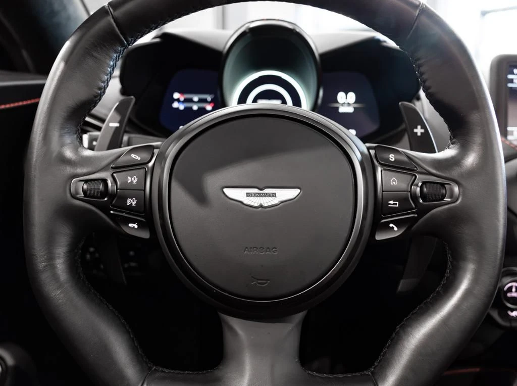 Aston Martin-V8 Vantage-image-11