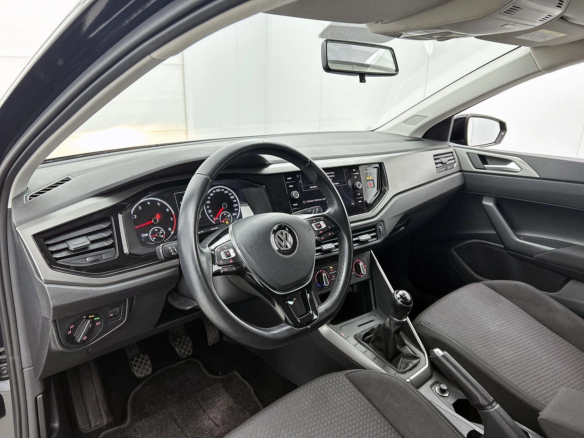Volkswagen-Polo-image-12