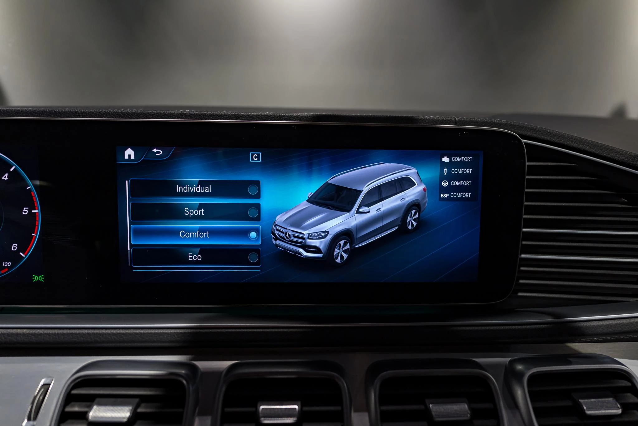 Mercedes-Benz-GLS-image-44