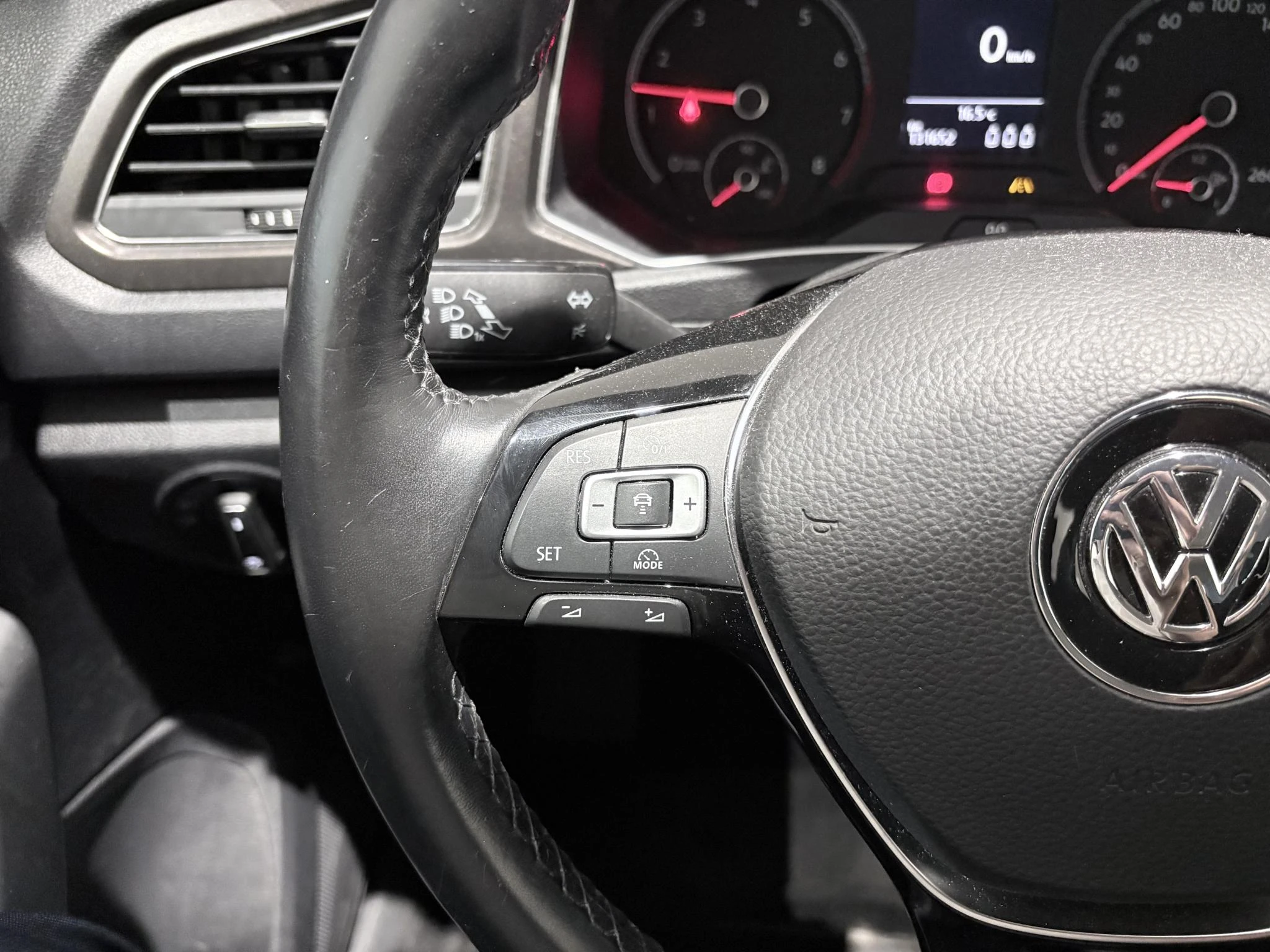 Volkswagen-T-Roc-image-15