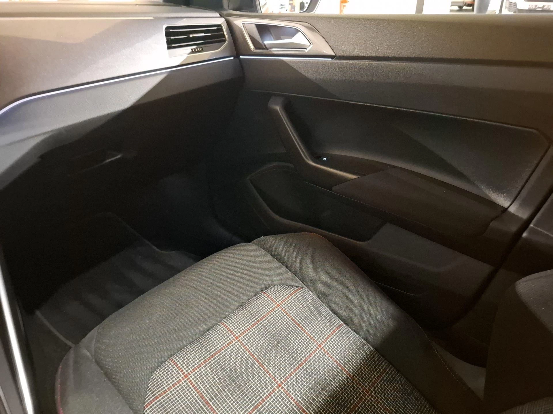 Volkswagen-Polo-image-8