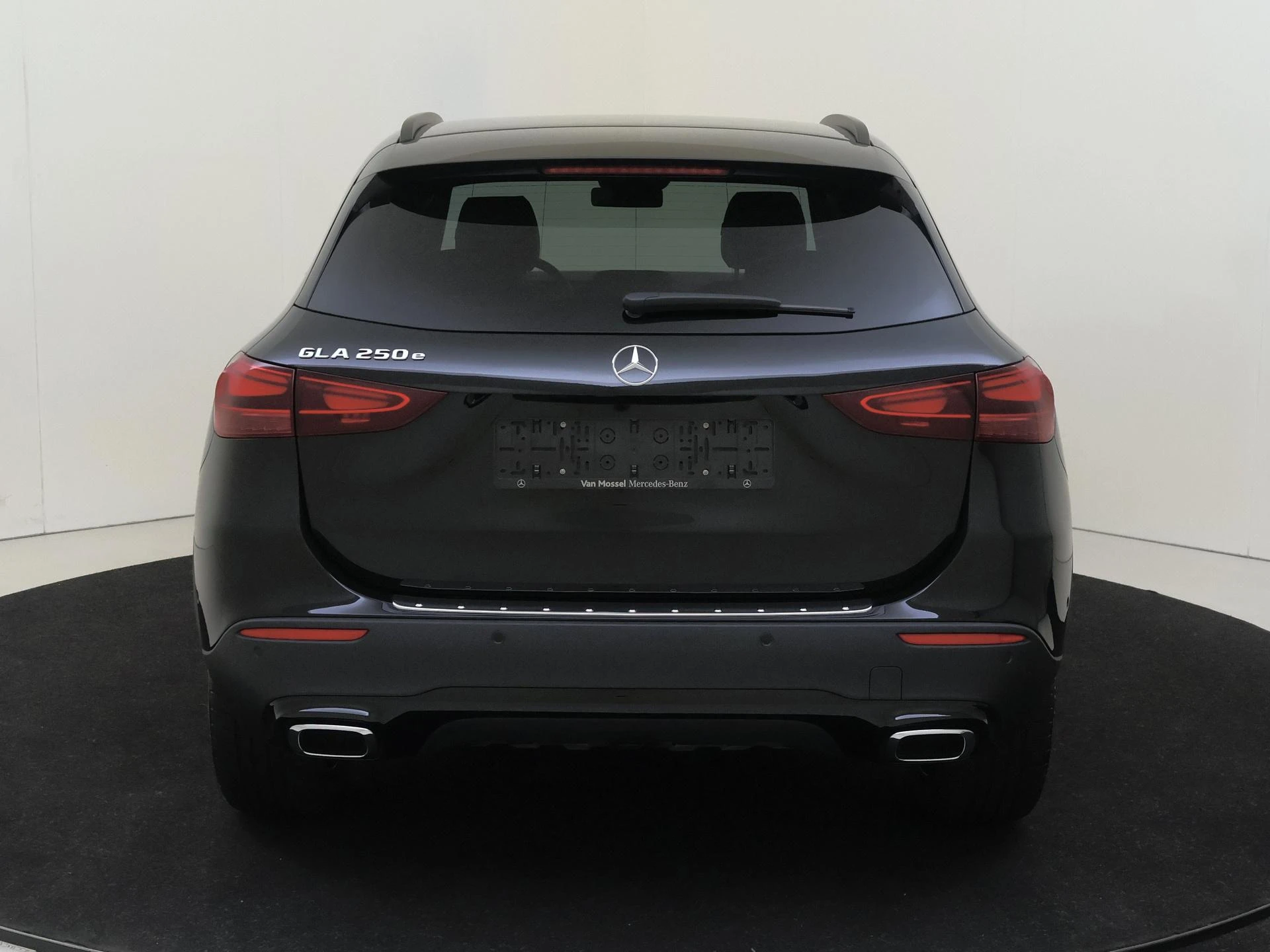 Mercedes-Benz-GLA-image-5