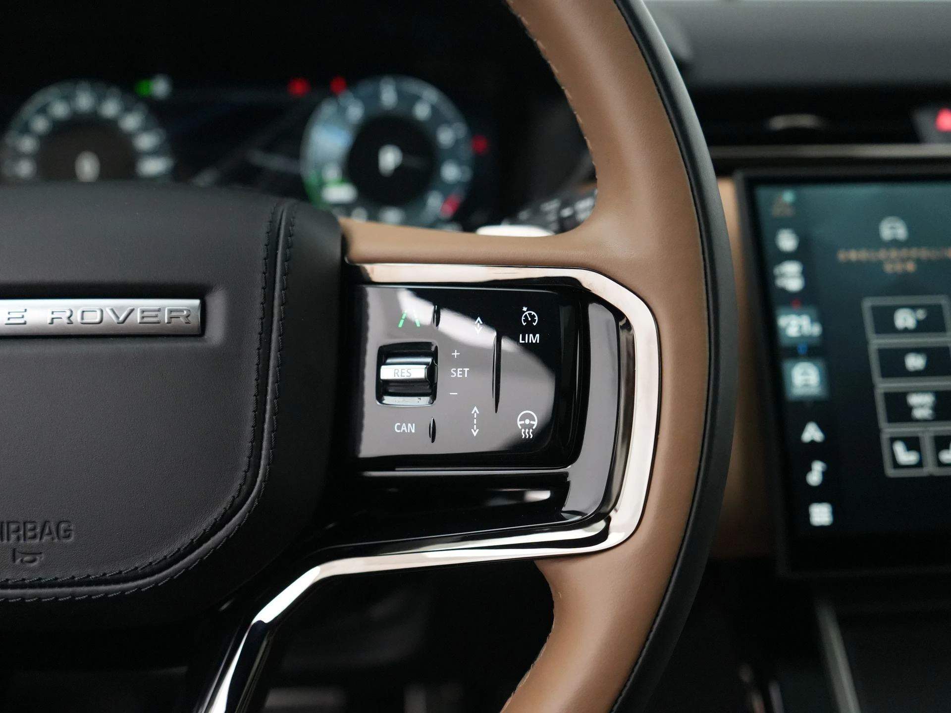 Land Rover-Range Rover Velar-image-14