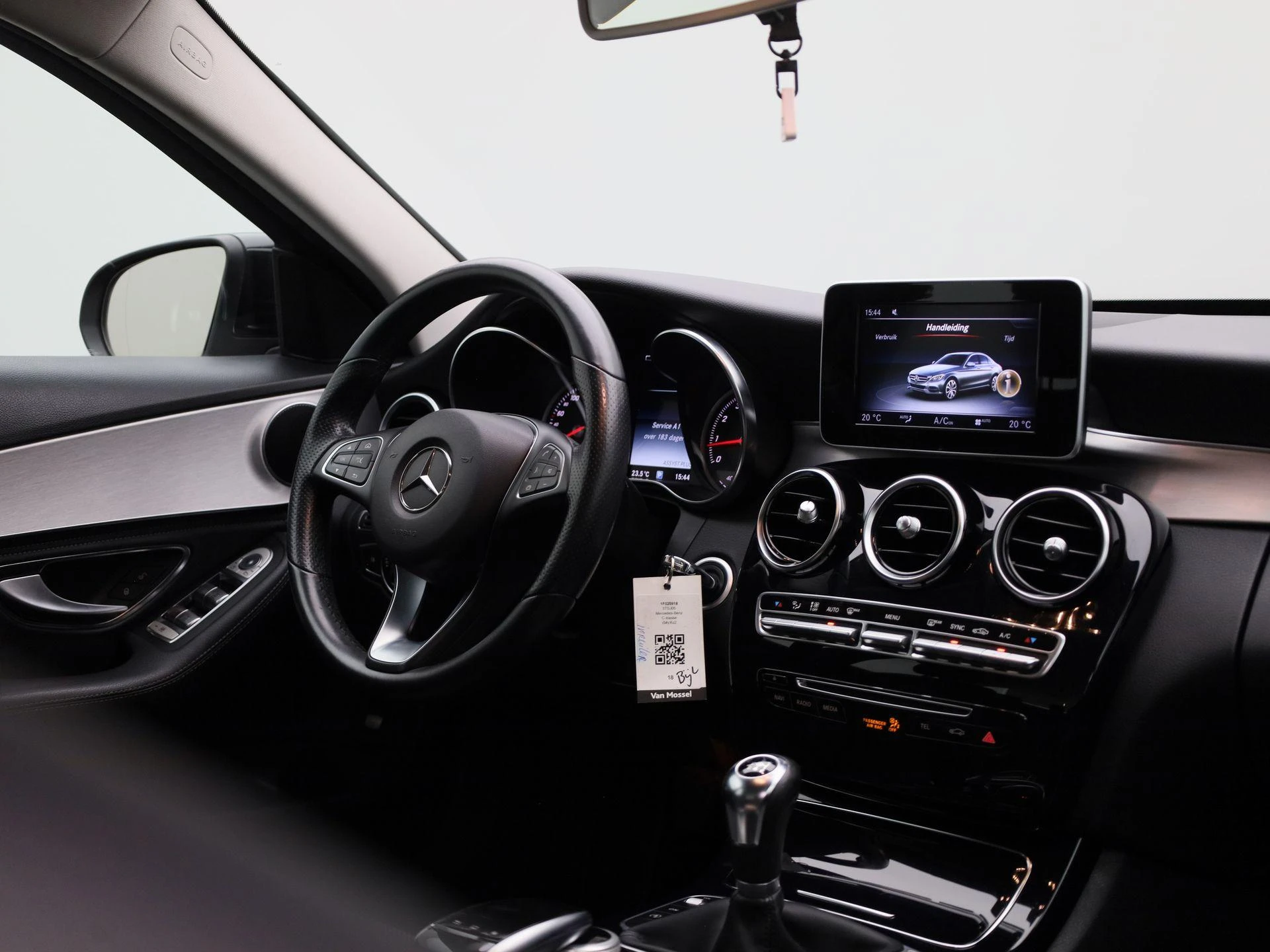 Mercedes-Benz-C-Klasse-image-30
