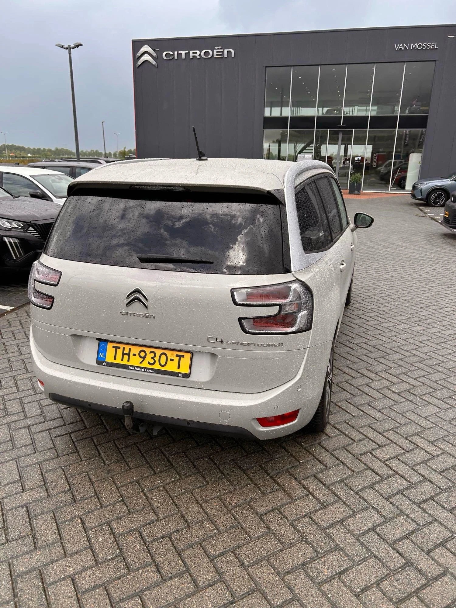 Citroën-Grand C4 Spacetourer-image-3