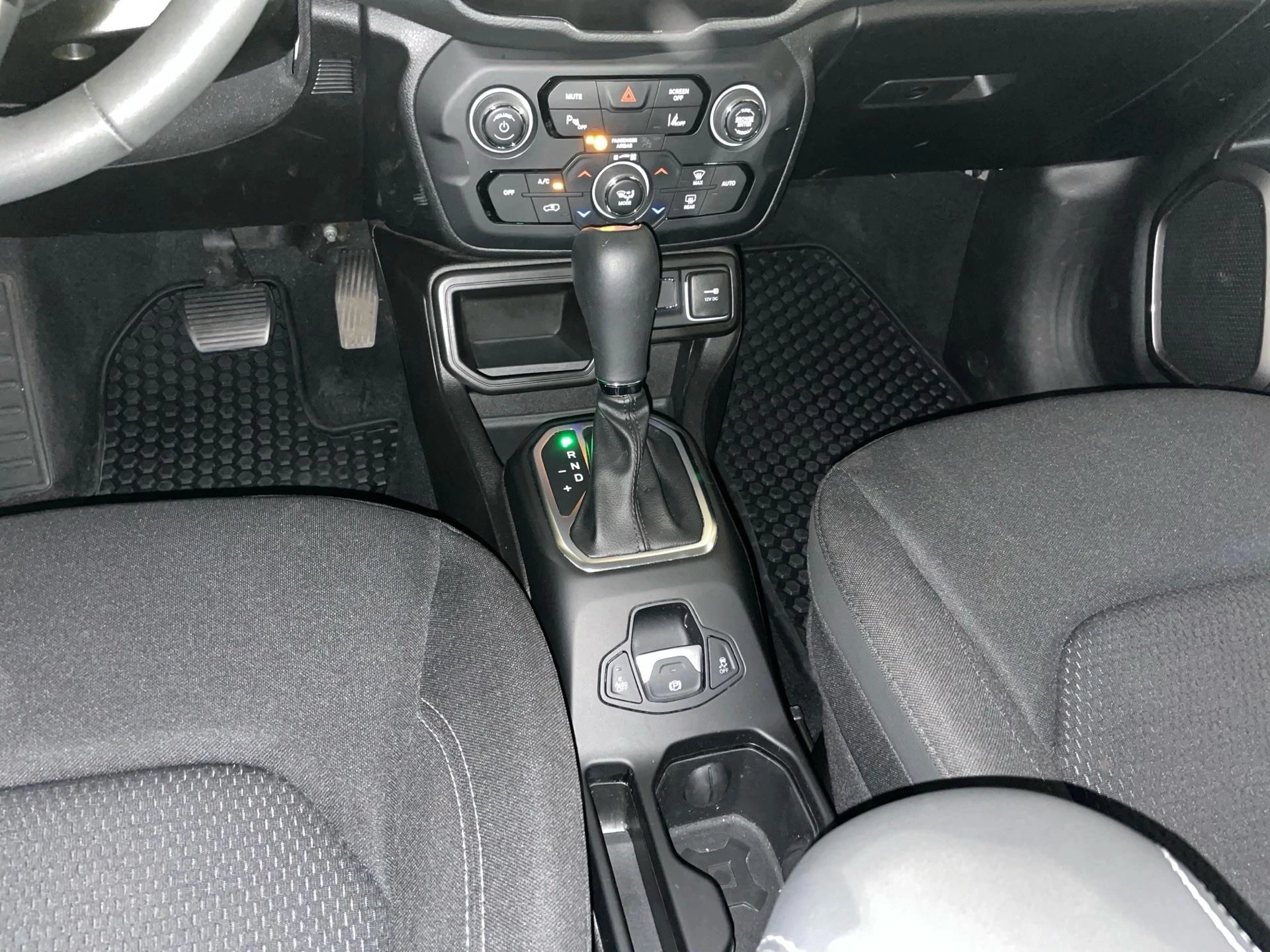 Jeep-Renegade-image-9