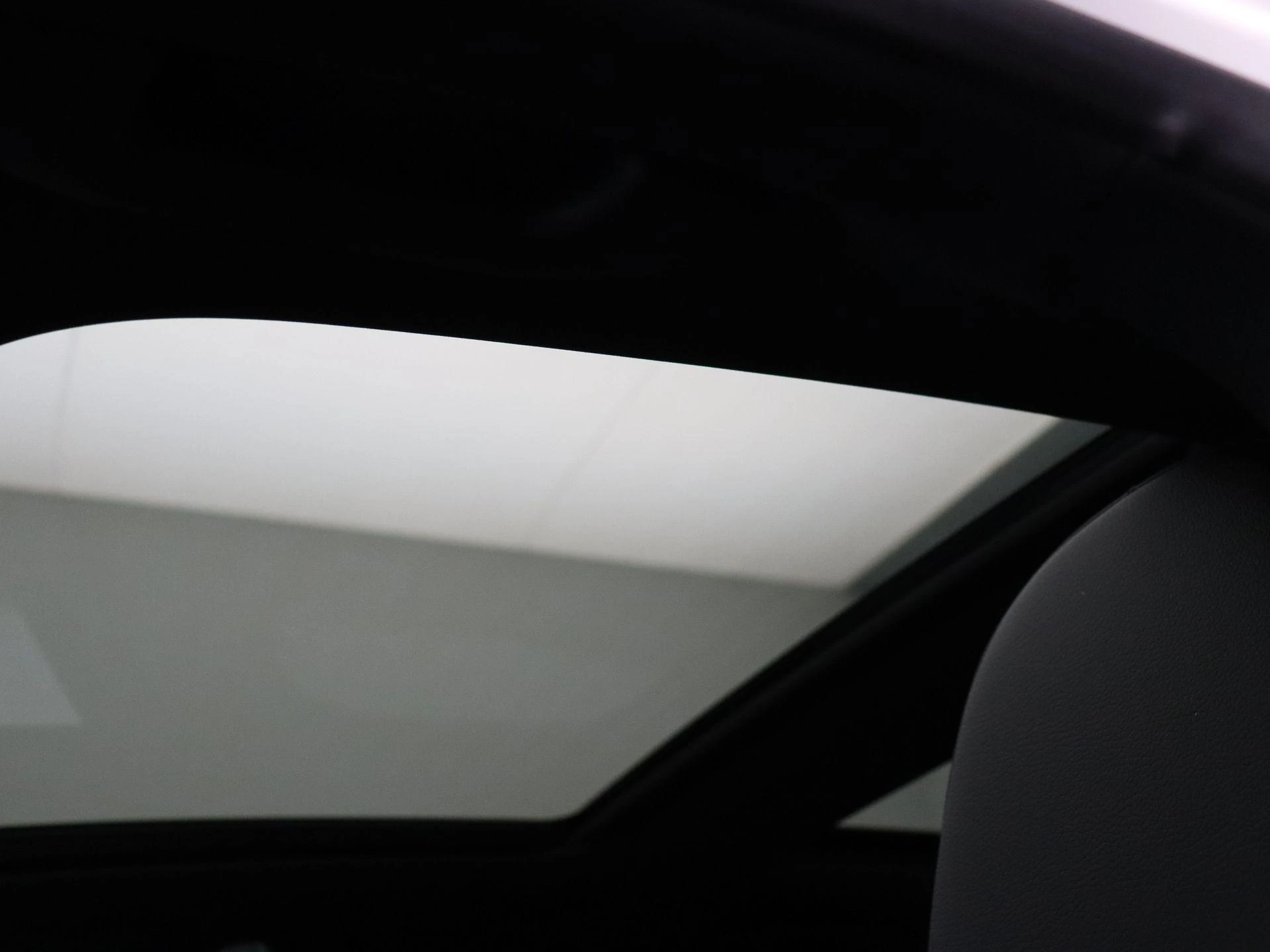 Mercedes-Benz-C-Klasse-image-13