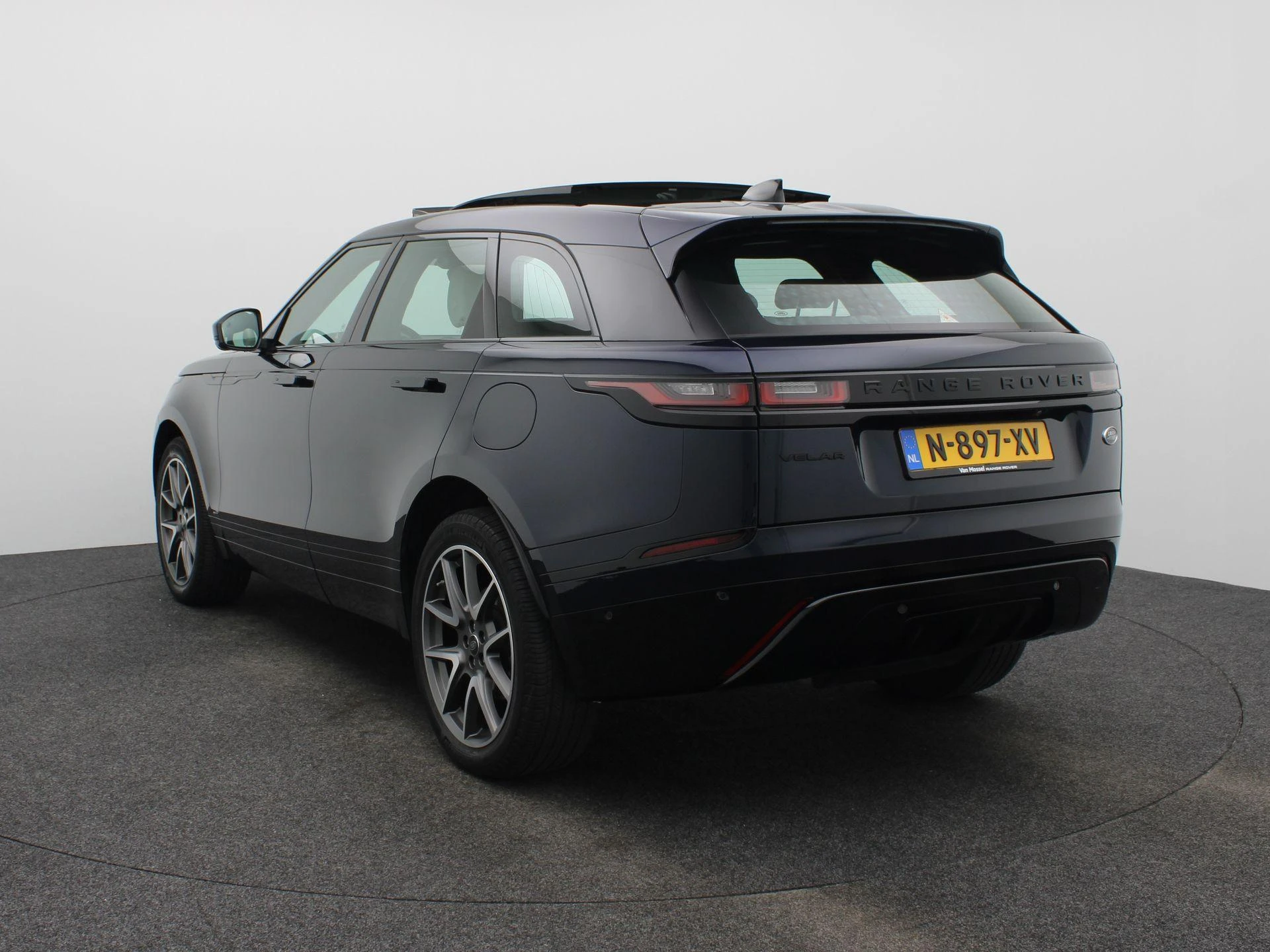 Land Rover-Range Rover Velar-image-1
