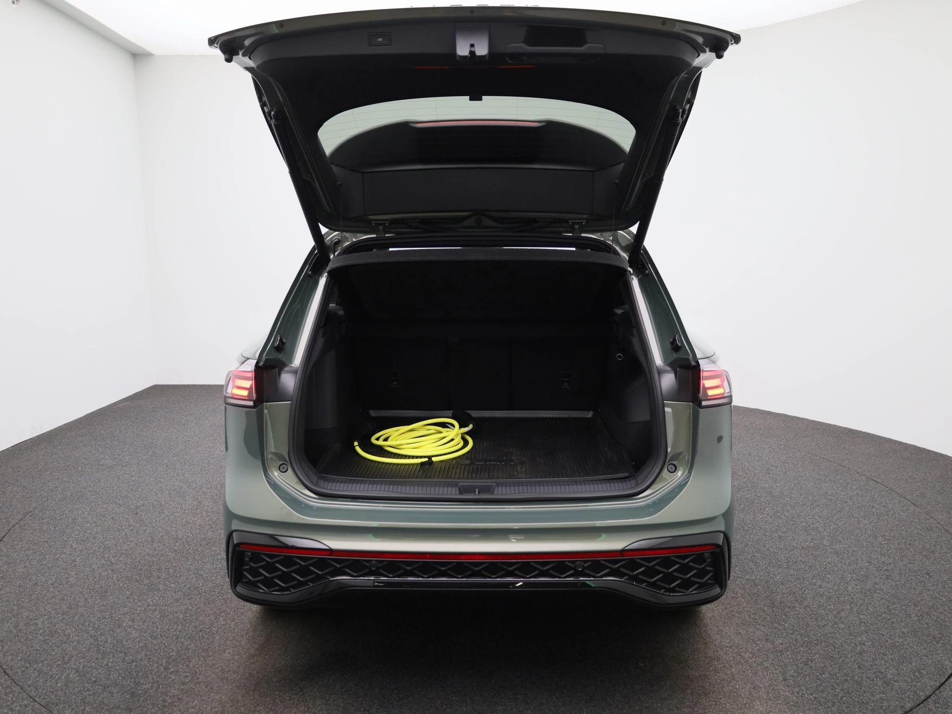 Volkswagen-Tiguan-image-10