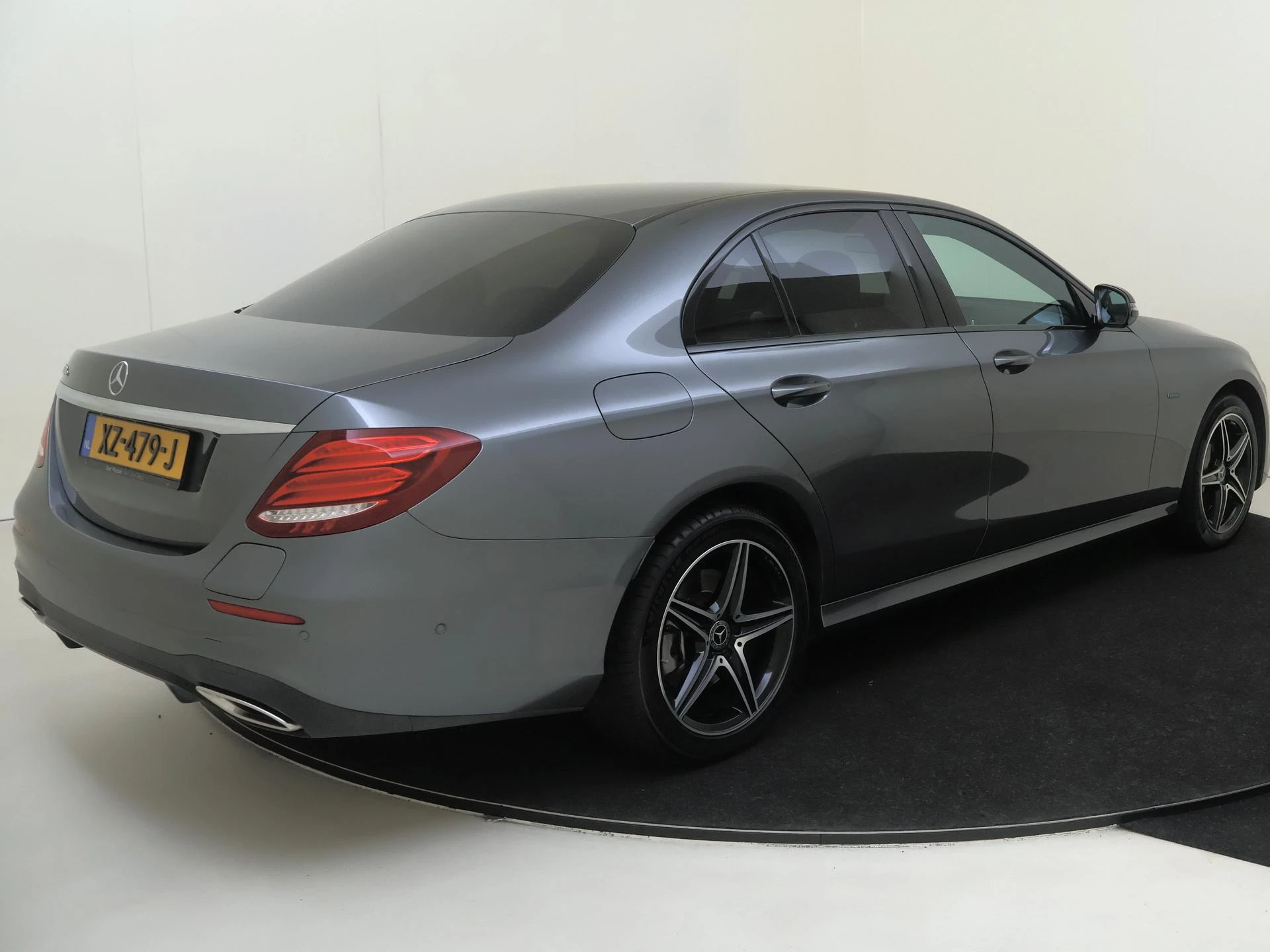 Mercedes-Benz-E-Klasse-image-3