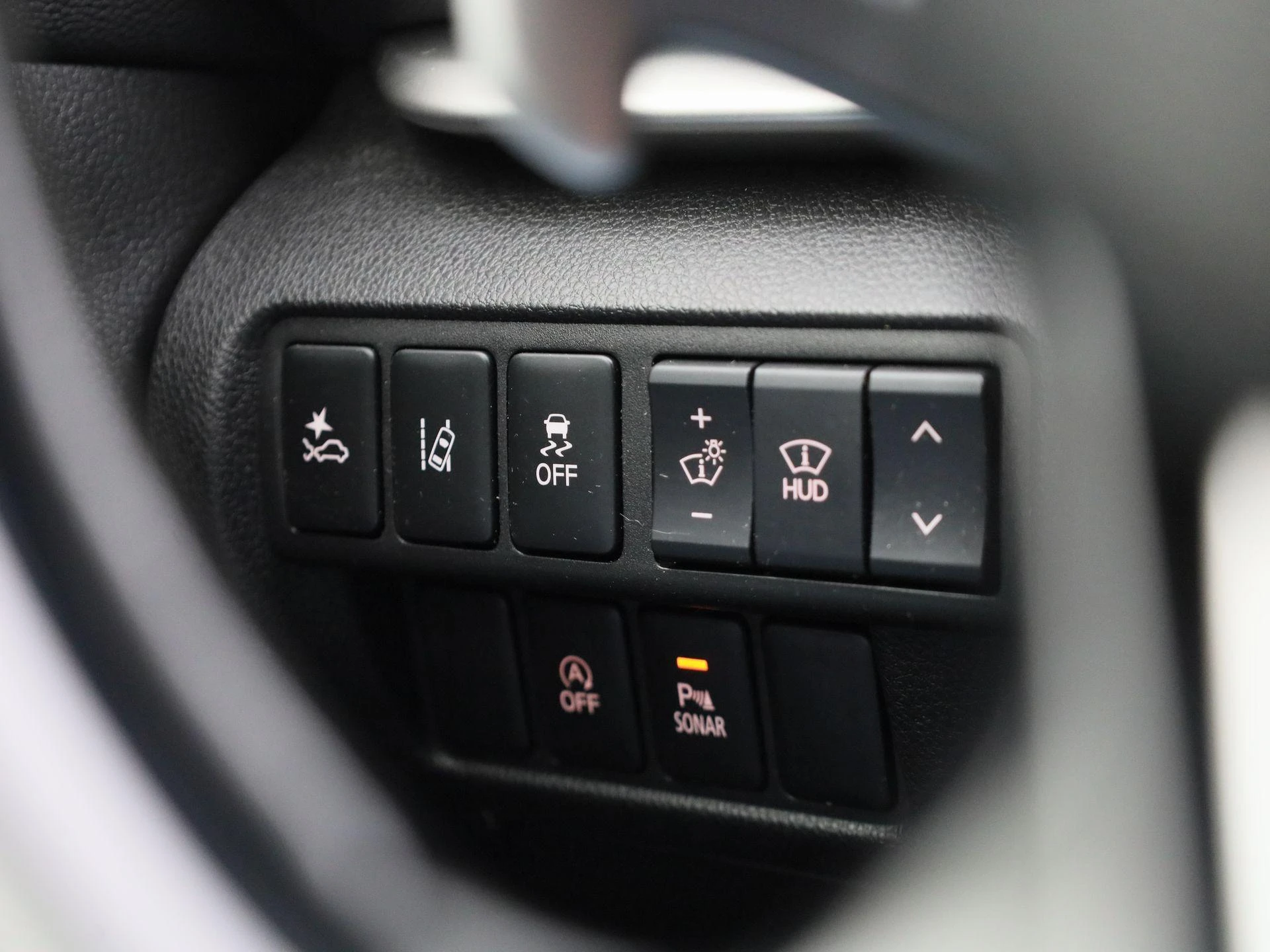Mitsubishi-Eclipse Cross-image-28