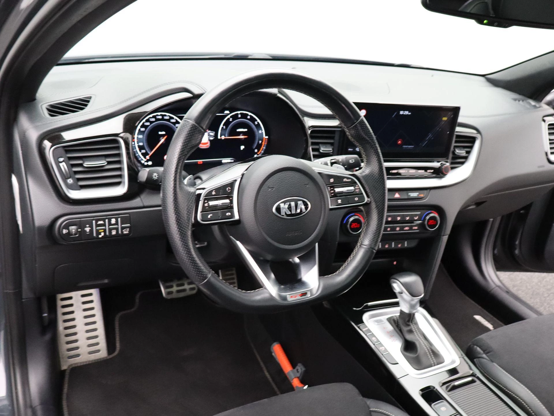 Kia-Ceed Sportswagon-image-2