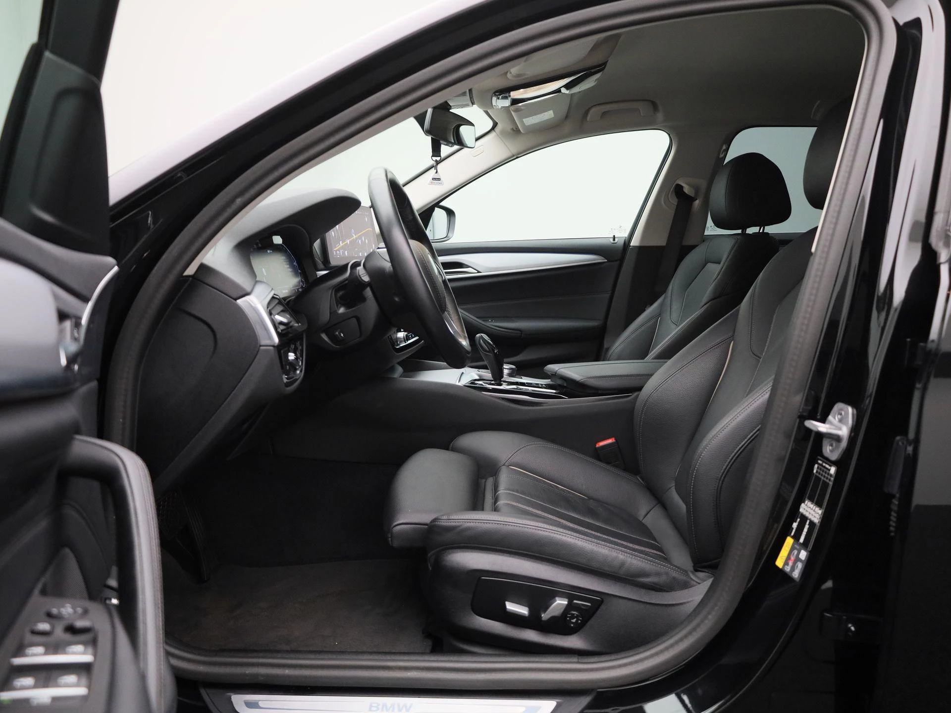 BMW-5 Serie-image-10