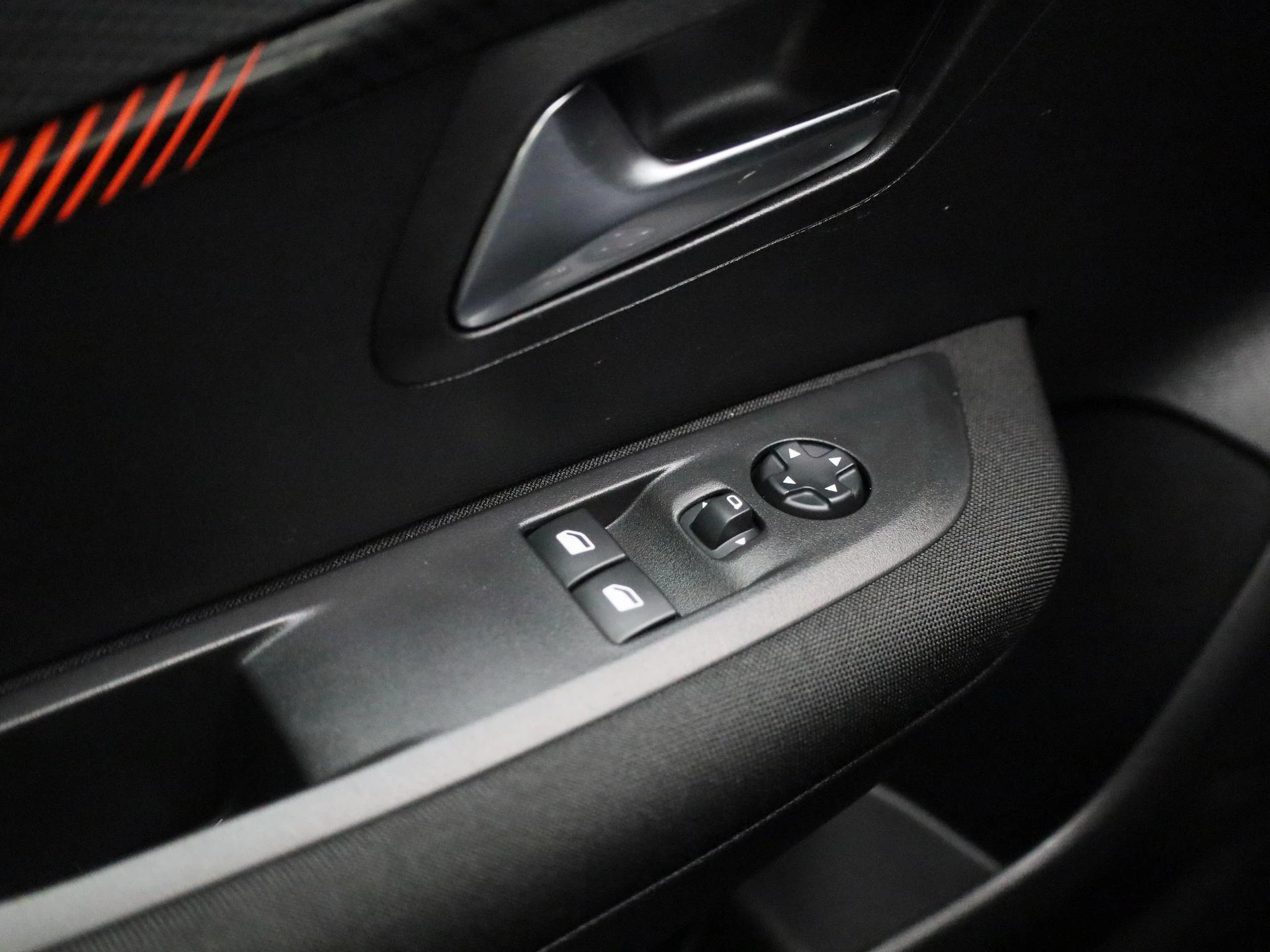 Peugeot-208-image-19