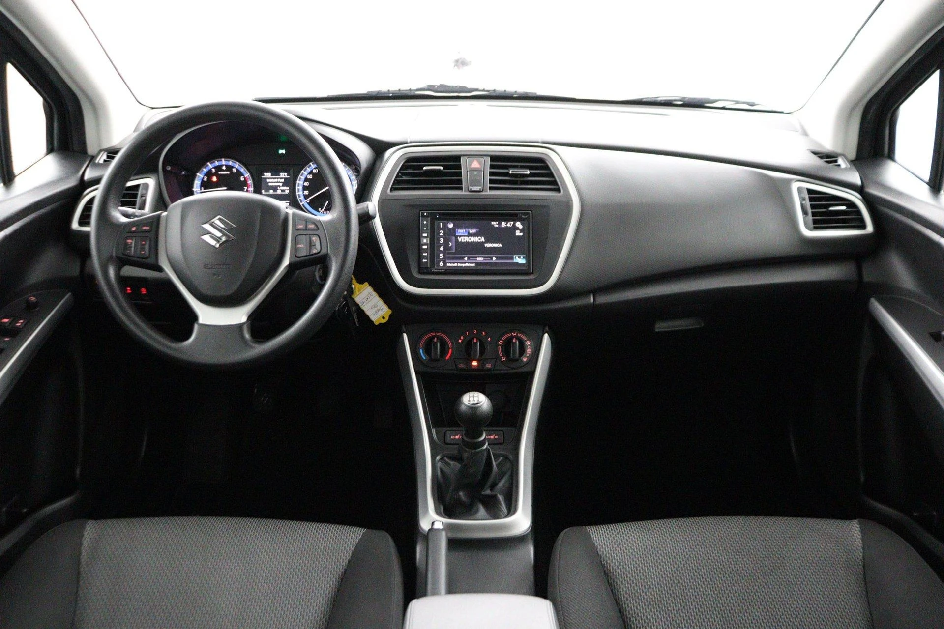 Suzuki-S-Cross-image-8