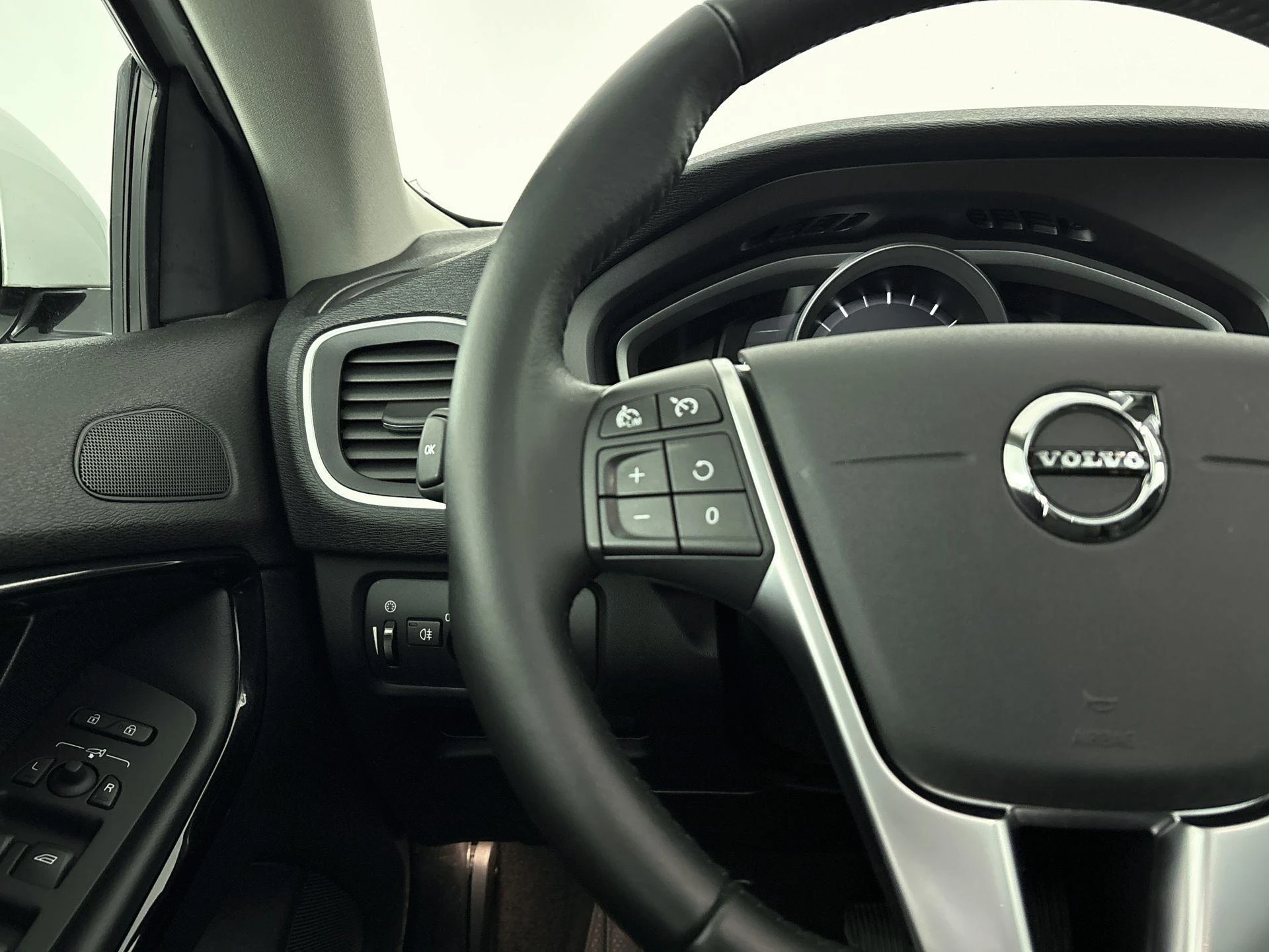 Volvo-V40-image-5