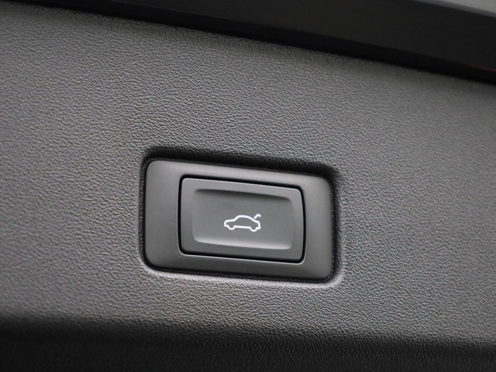 Audi-Q4 e-tron-image-14