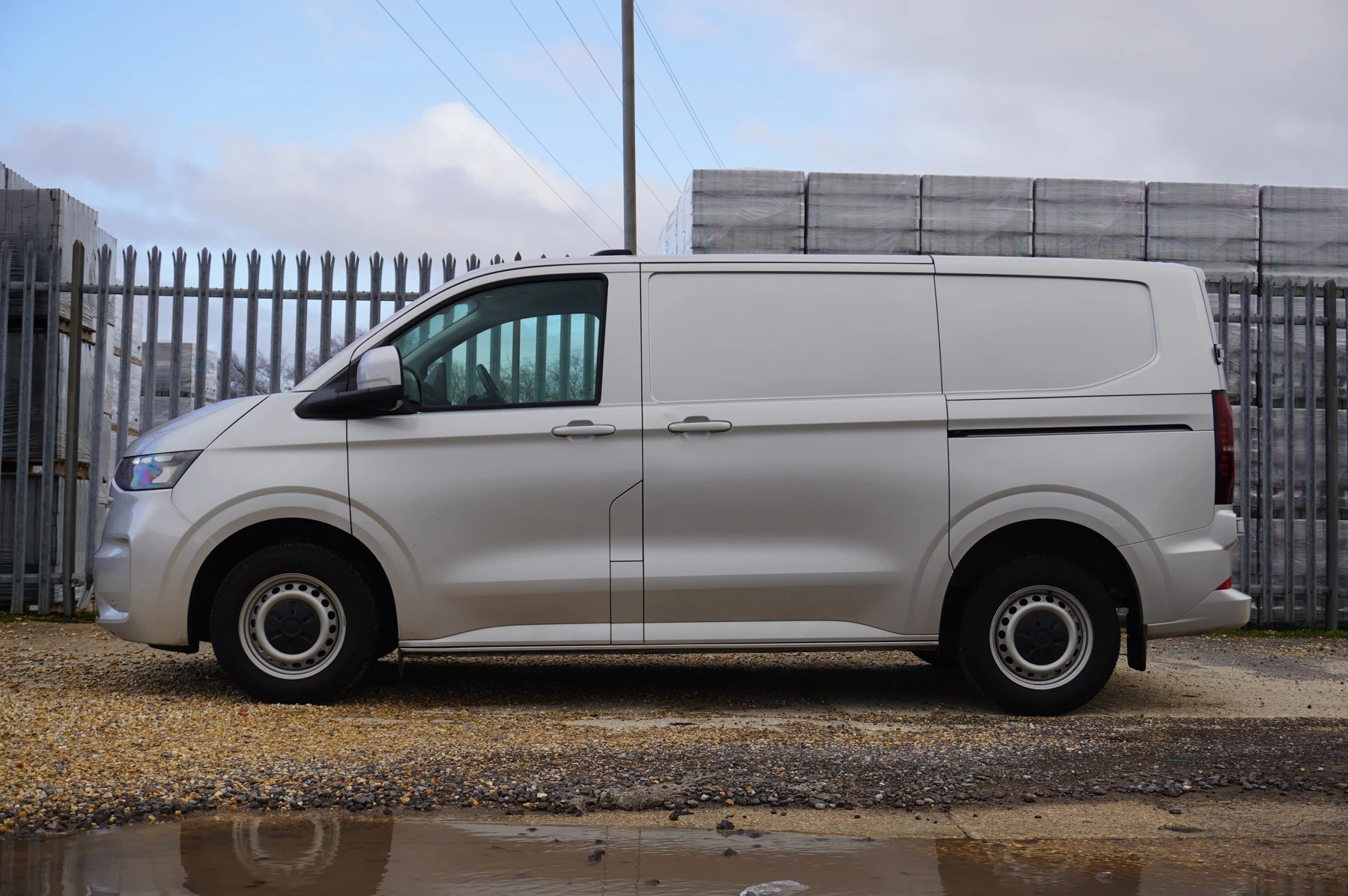 Volkswagen-Transporter-image-16