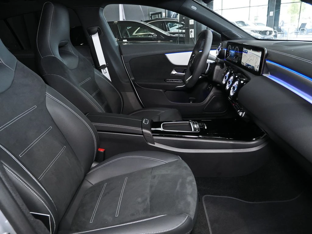 Mercedes-Benz-CLA 200 d-image-11
