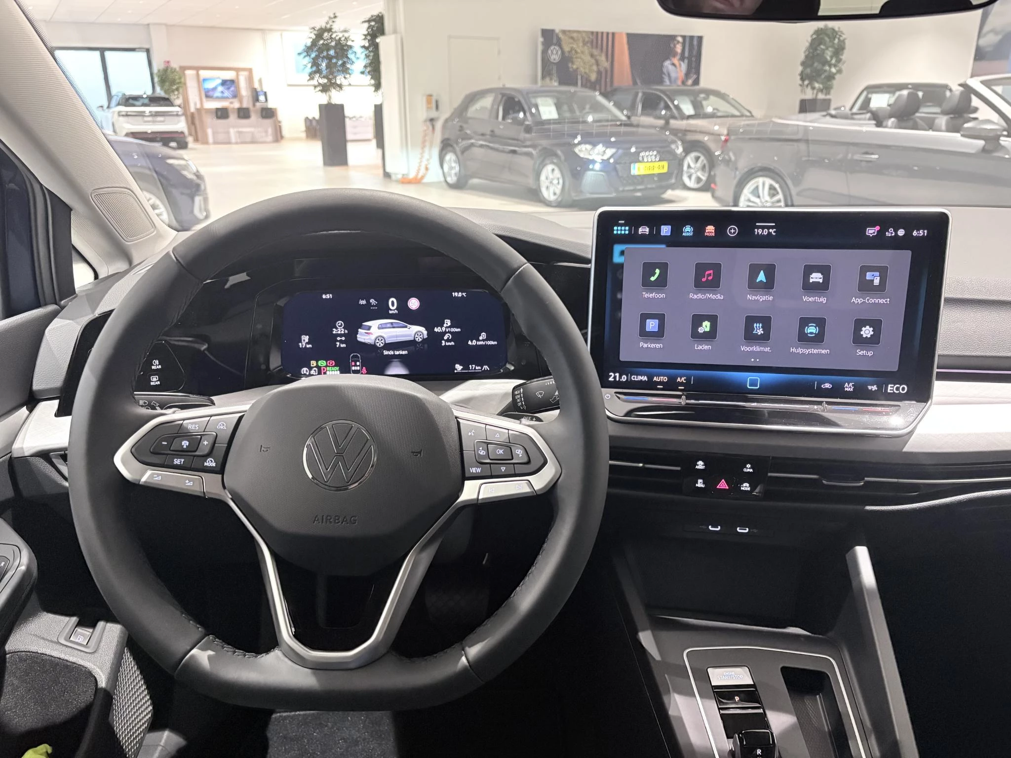 Volkswagen-Golf-image-17