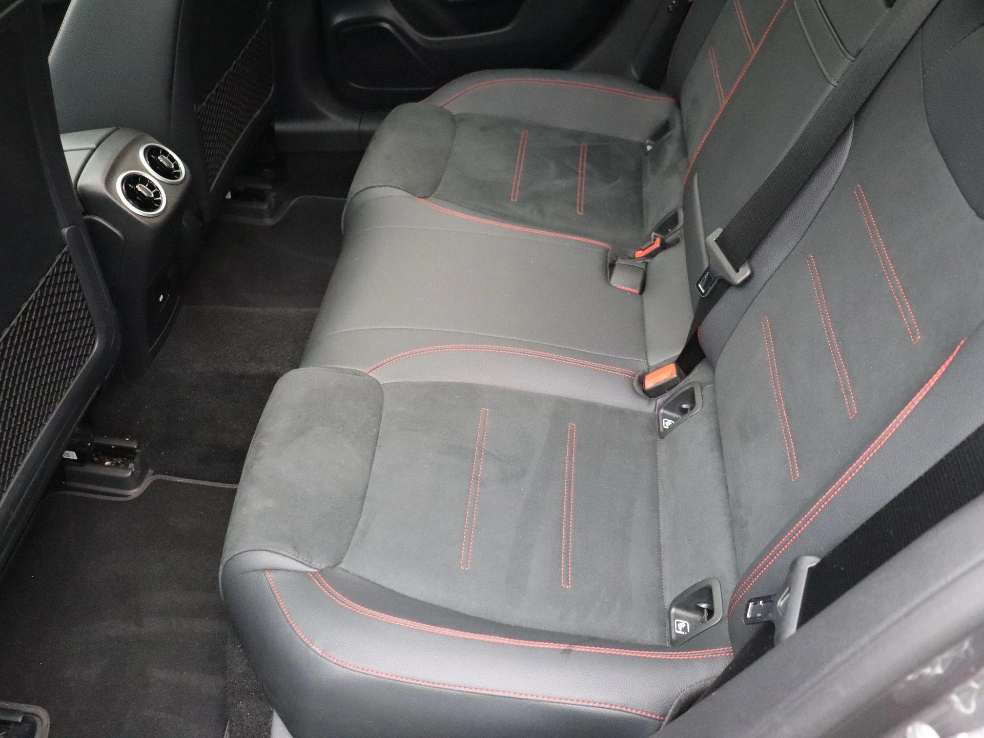 Mercedes-Benz Classe A 250 e AMG Line + MULTIBEAM LED + PANORAMISCH DAK + CARPLAY +
