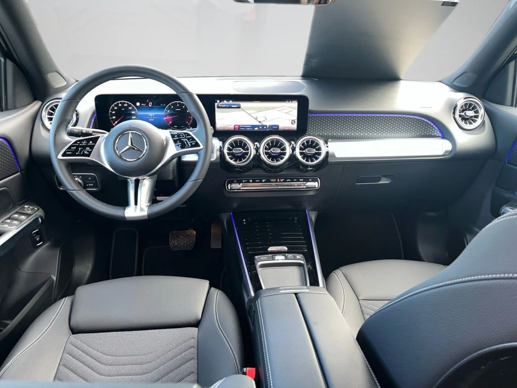 Mercedes-Benz-GLB 200-image-11