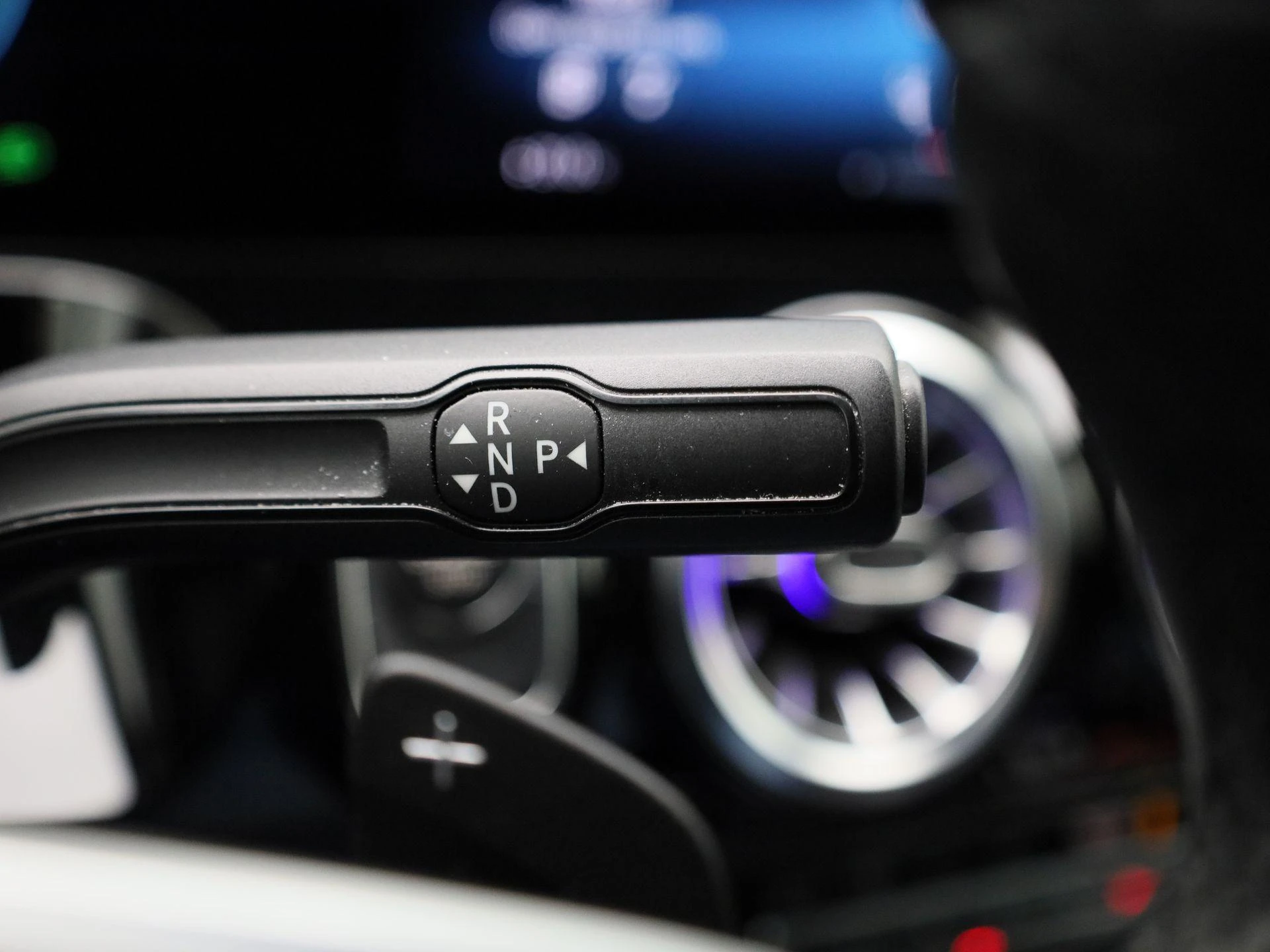 Mercedes-Benz-GLA-image-19