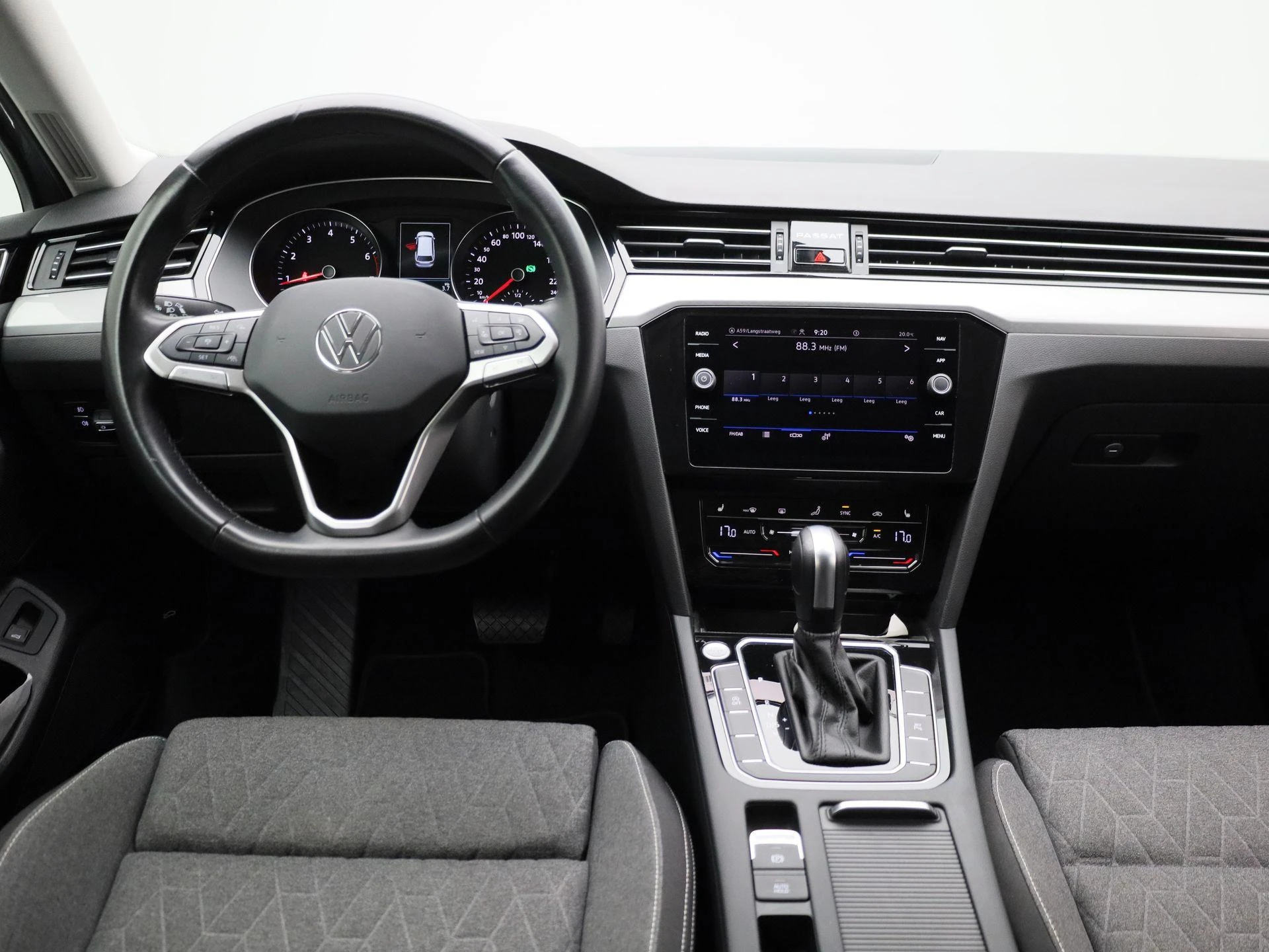 Volkswagen-Passat-image-6