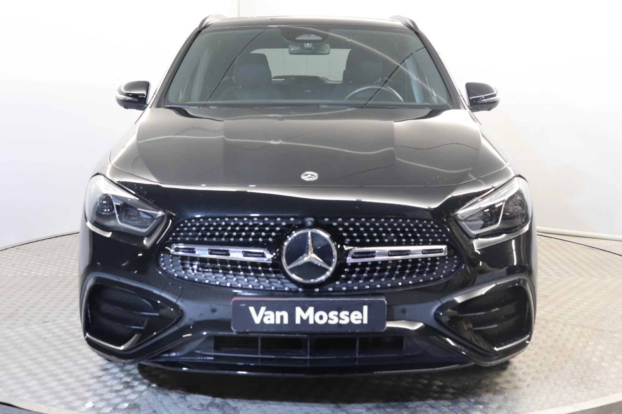 Mercedes-Benz-GLA-image-1