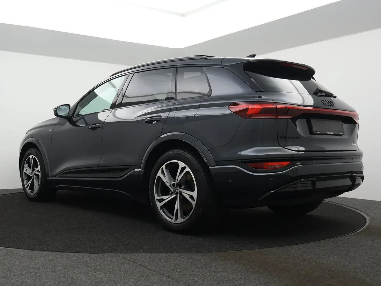 Audi-Q6 e-tron-image-9