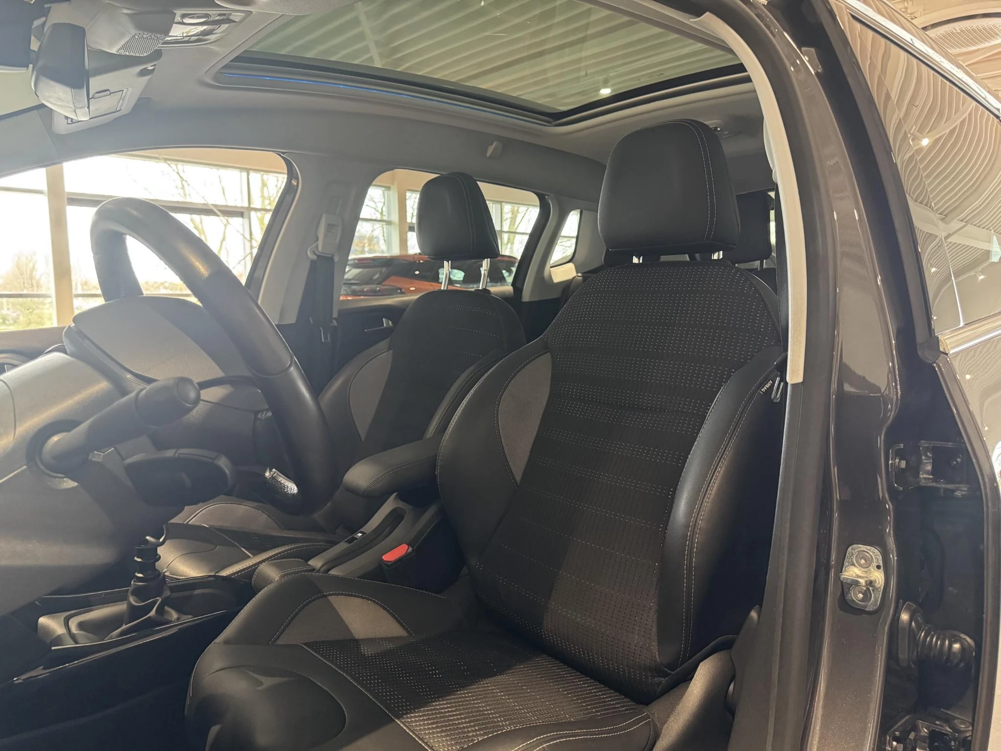 Peugeot-2008-image-10