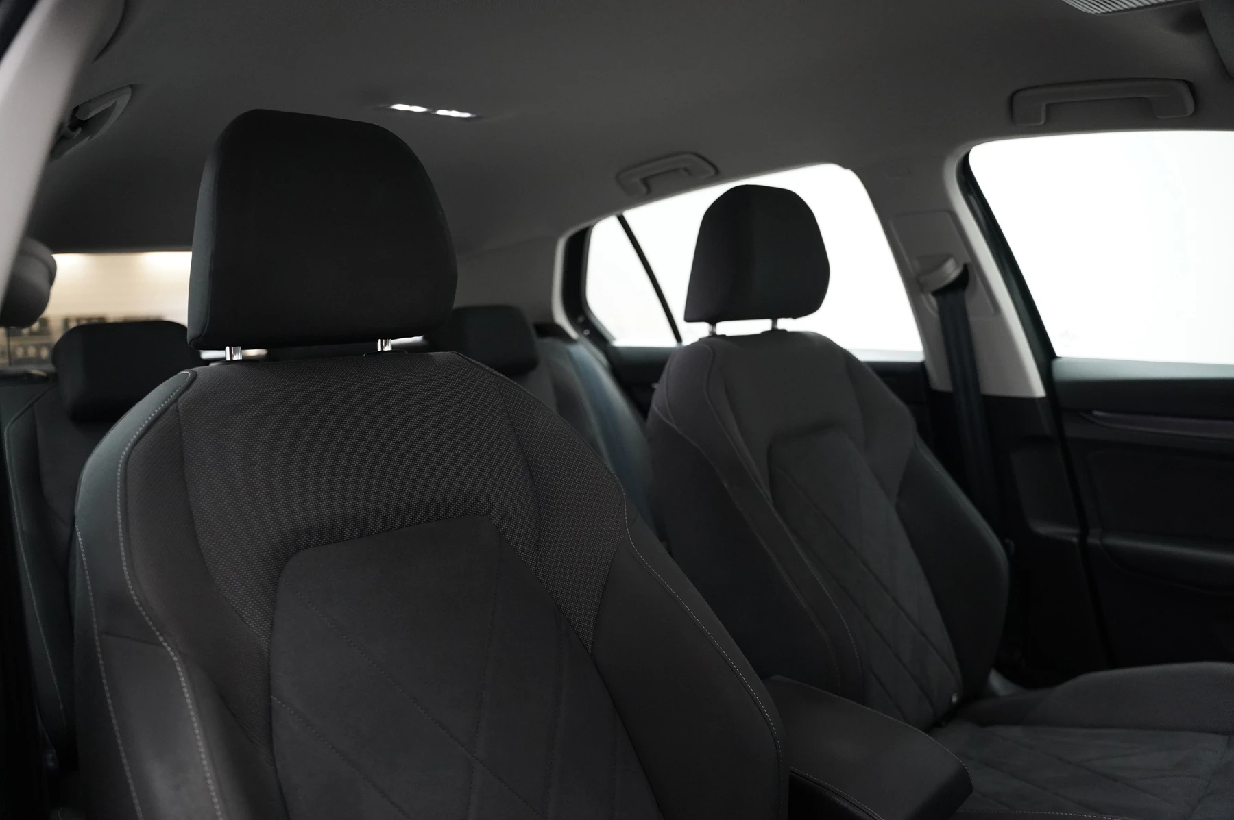 Volkswagen-Golf-image-9