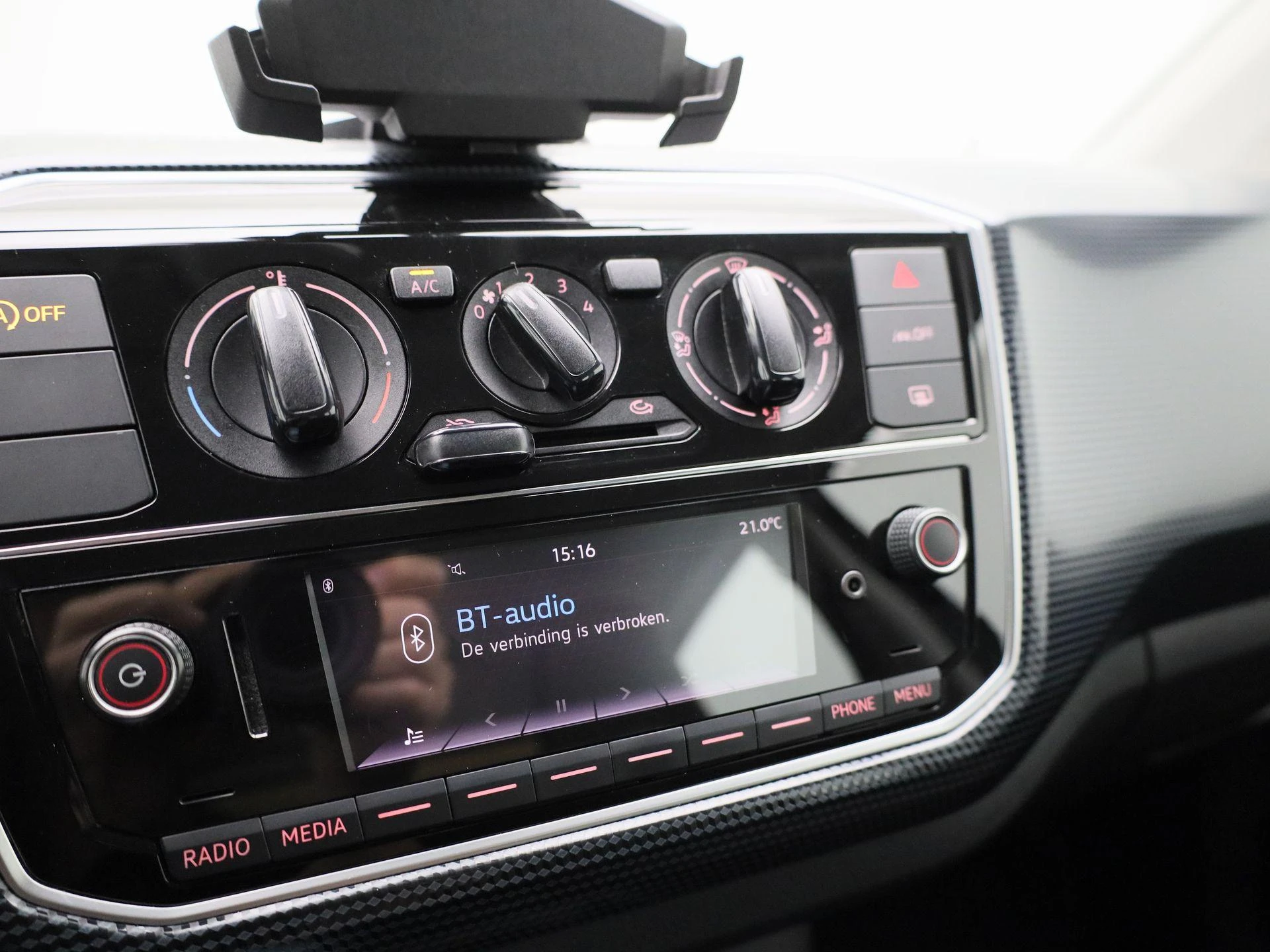 Volkswagen-up!-image-15