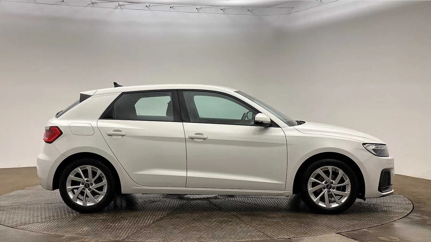 Audi-A1 Sportback-image-3