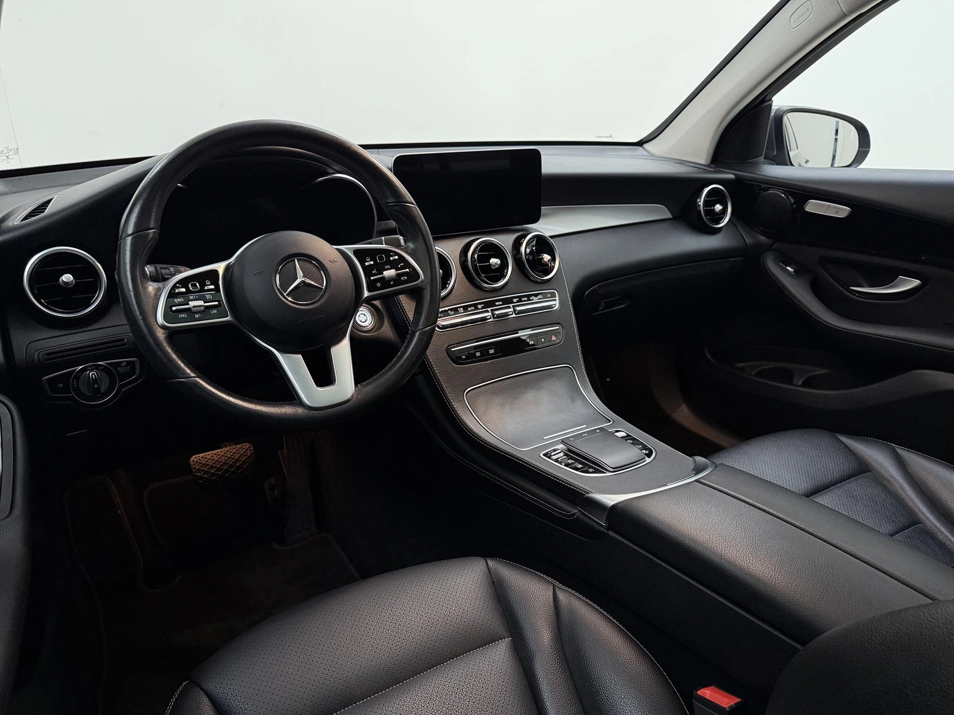 Mercedes-Benz-GLC-image-11