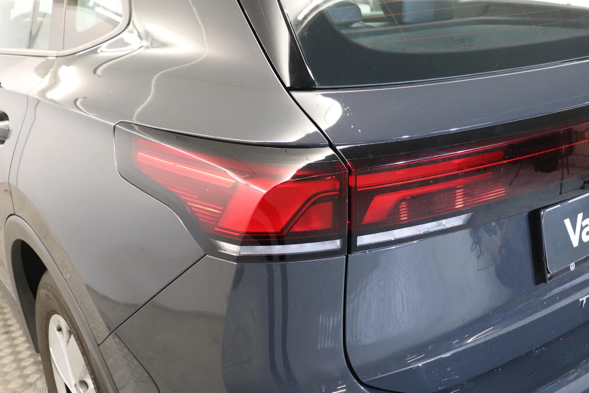 Volkswagen-Tiguan-image-9