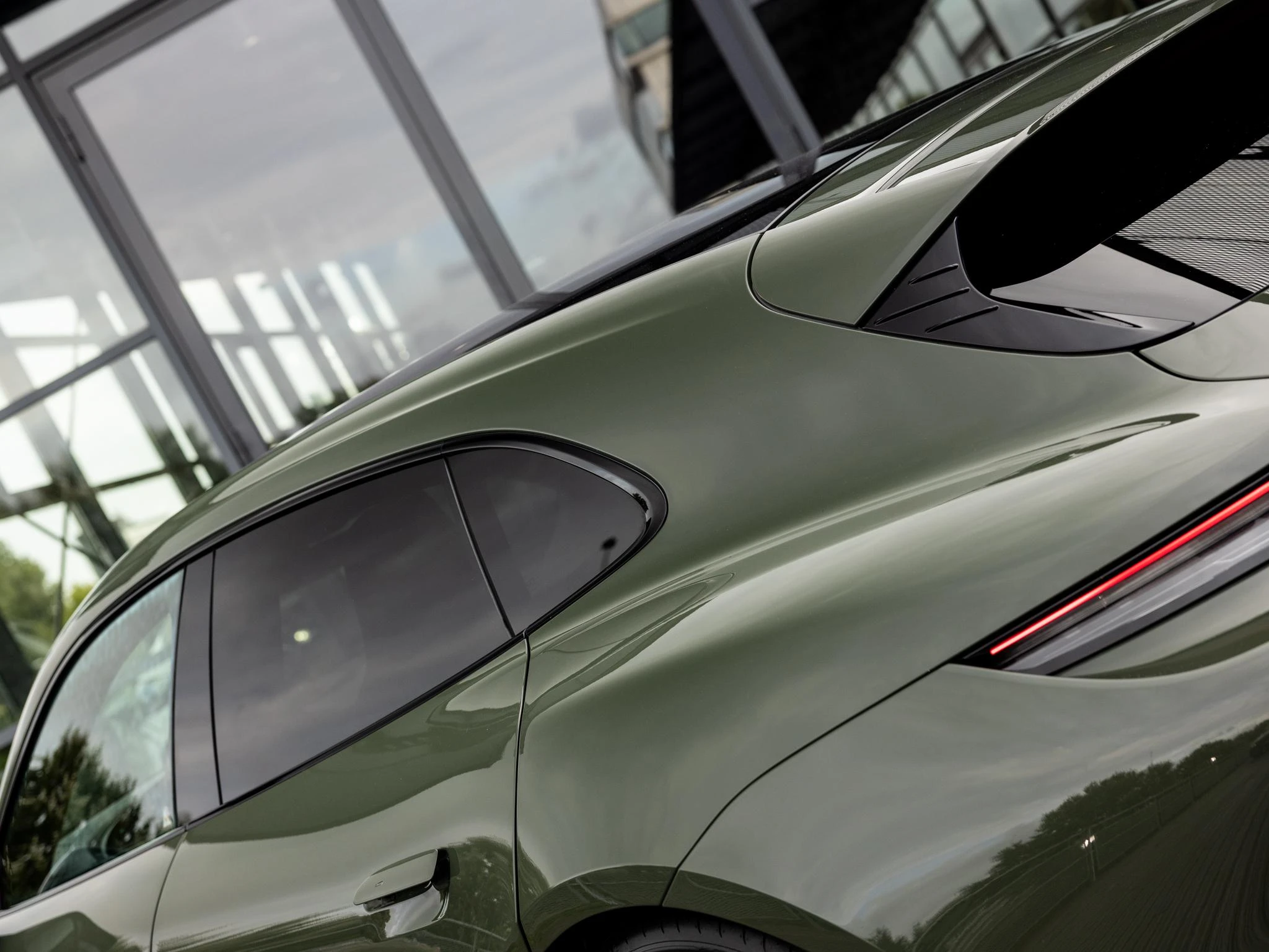 Porsche-Taycan-image-10