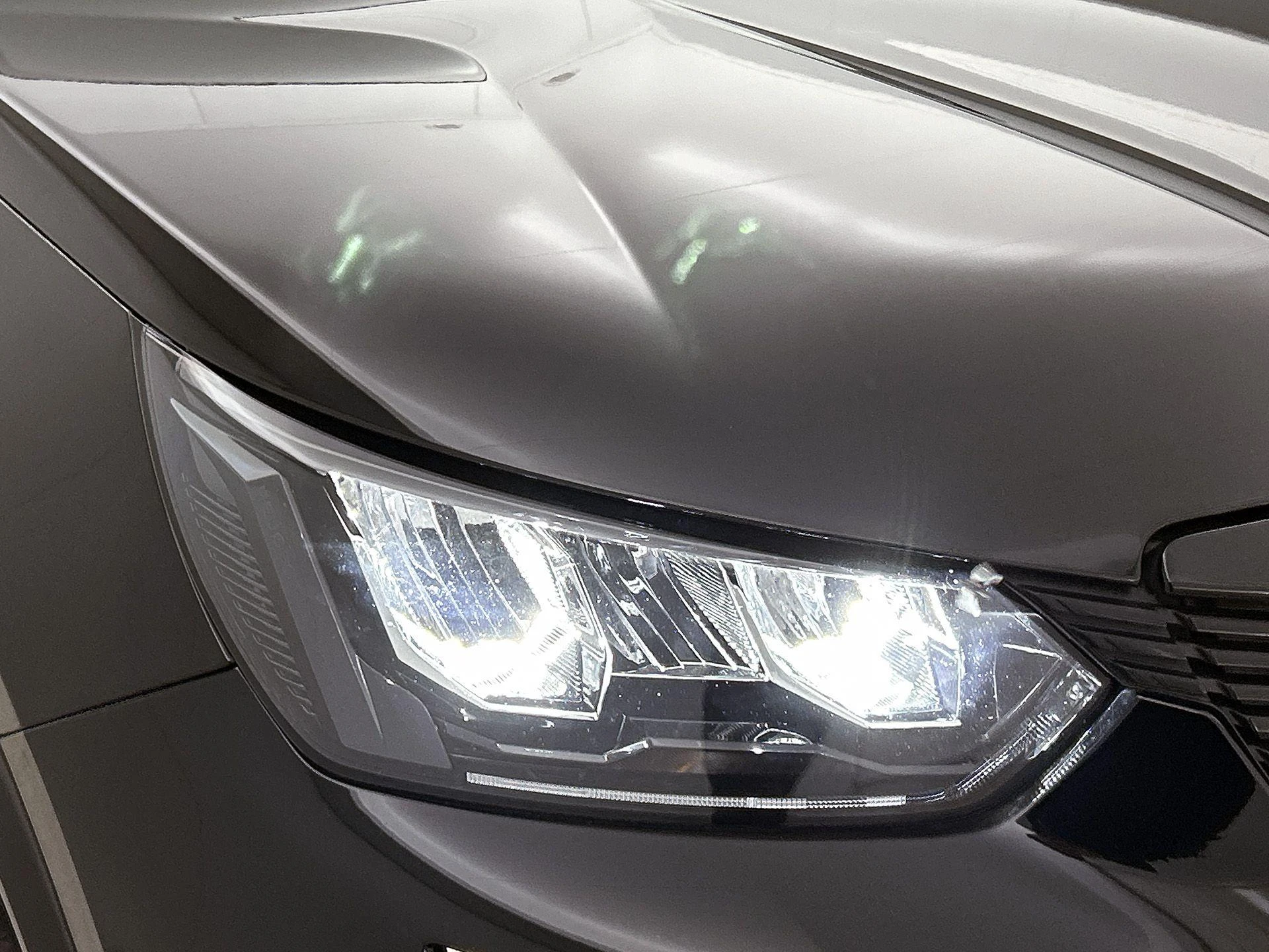 Peugeot-e-2008-image-13