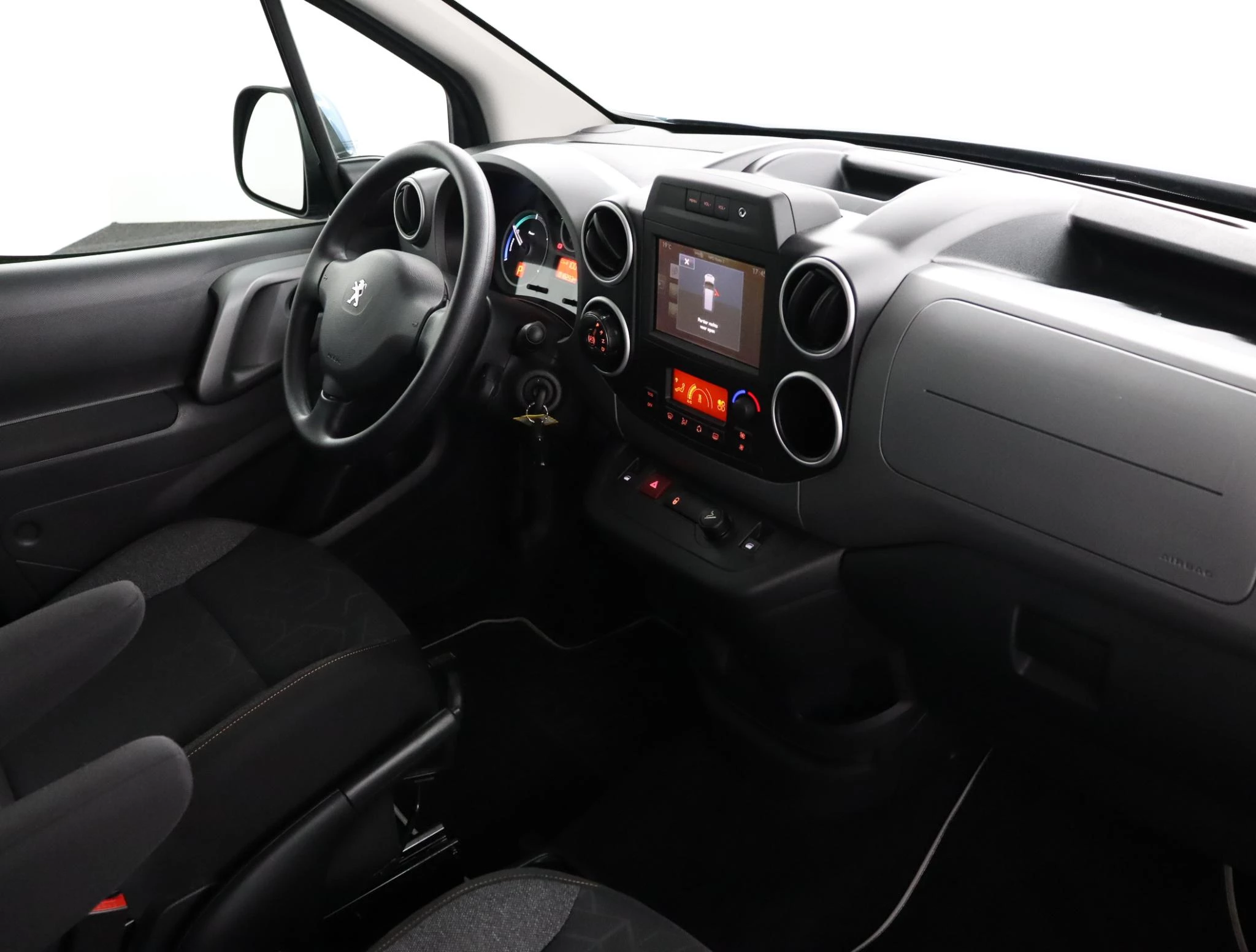 Peugeot-e-Partner-image-37