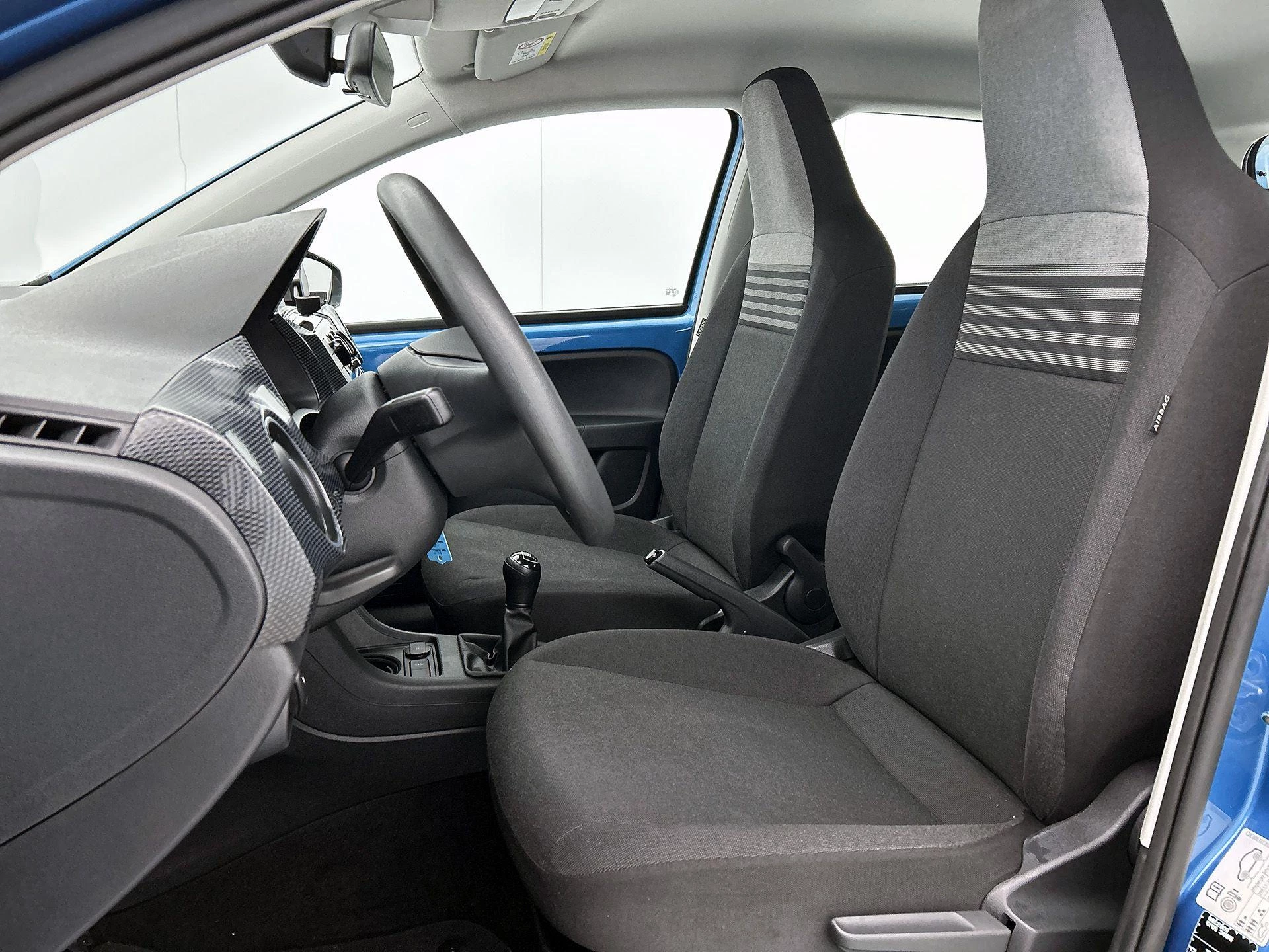 Volkswagen-up!-image-31