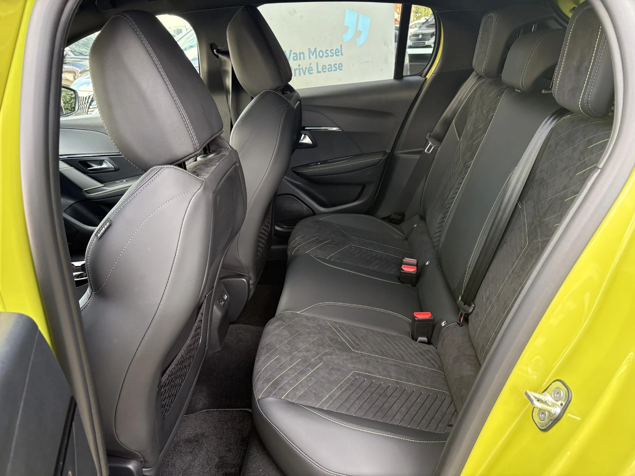 Peugeot-208-image-24