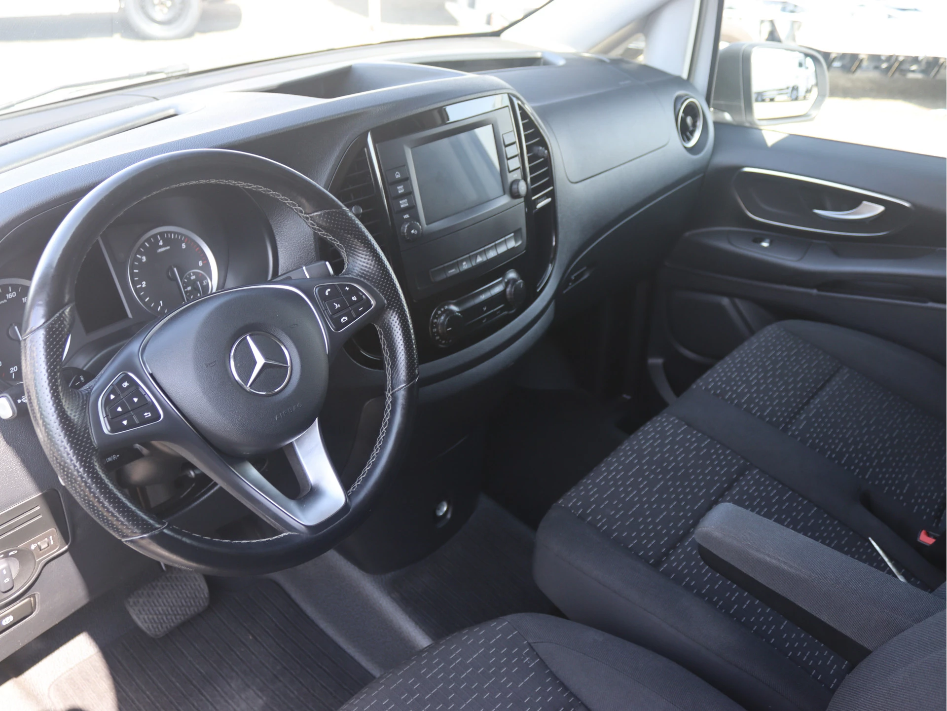 Mercedes-Benz-Vito-image-3