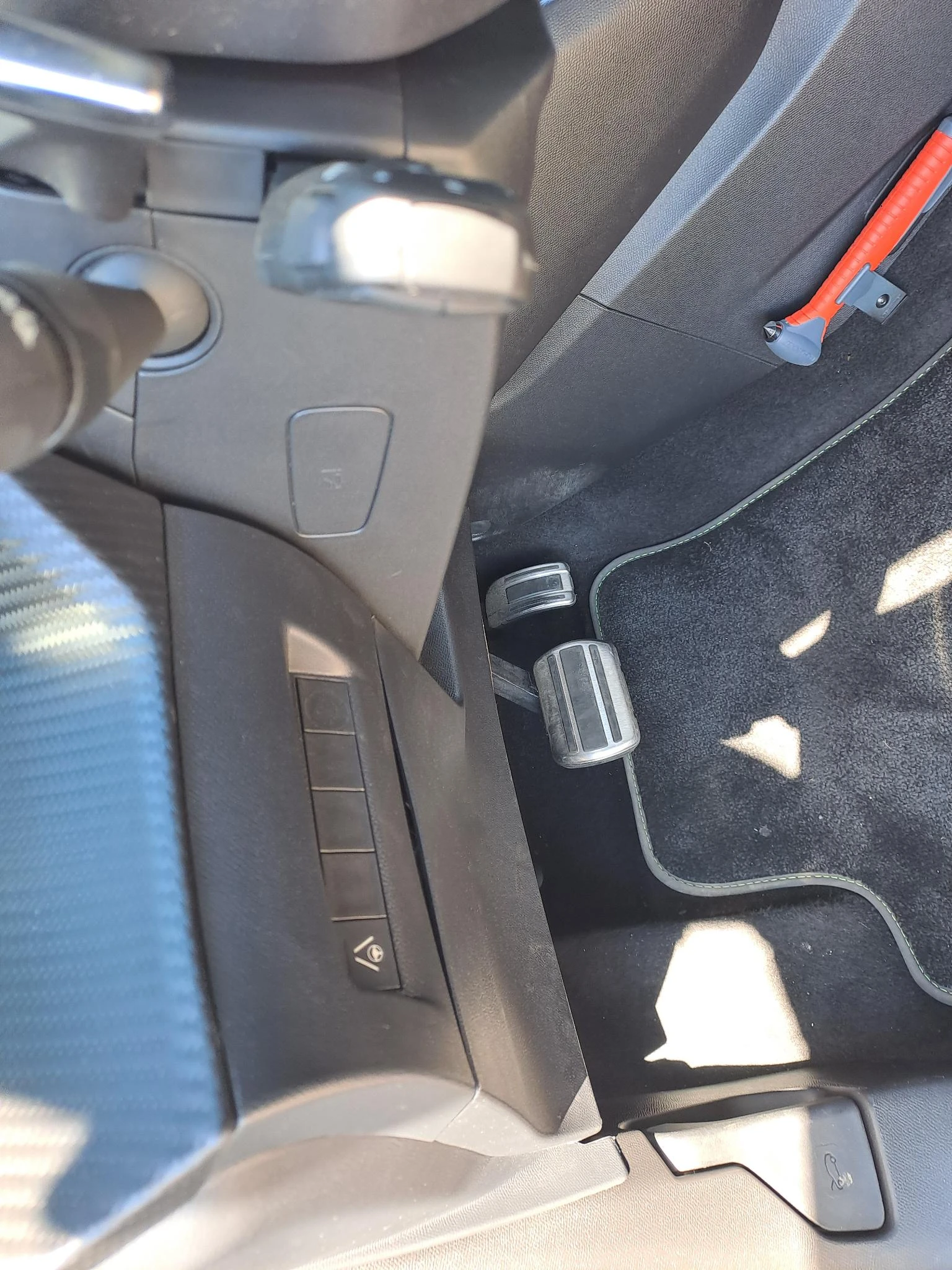 Peugeot-208-image-13
