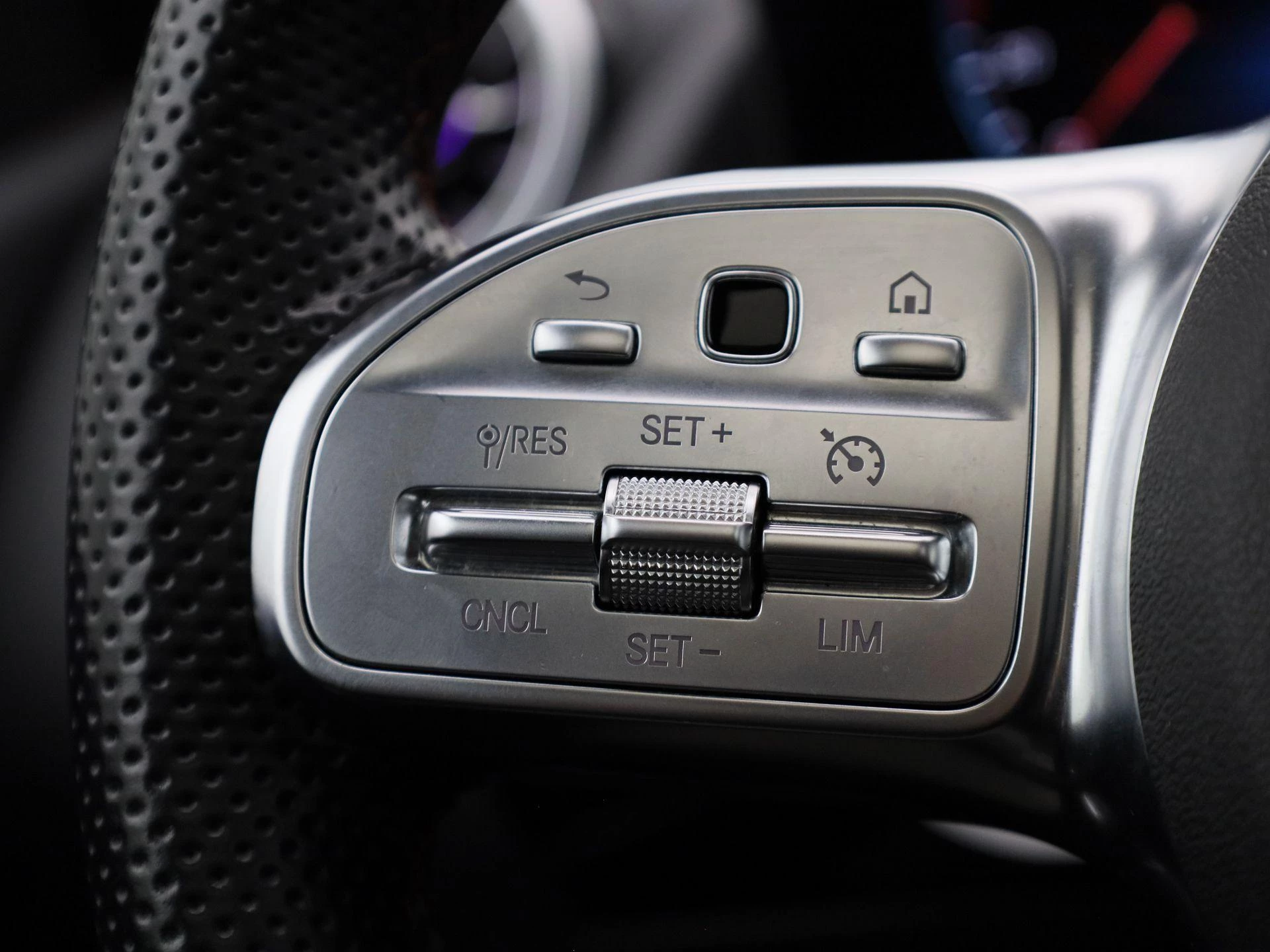 Mercedes-Benz-B-Klasse-image-17