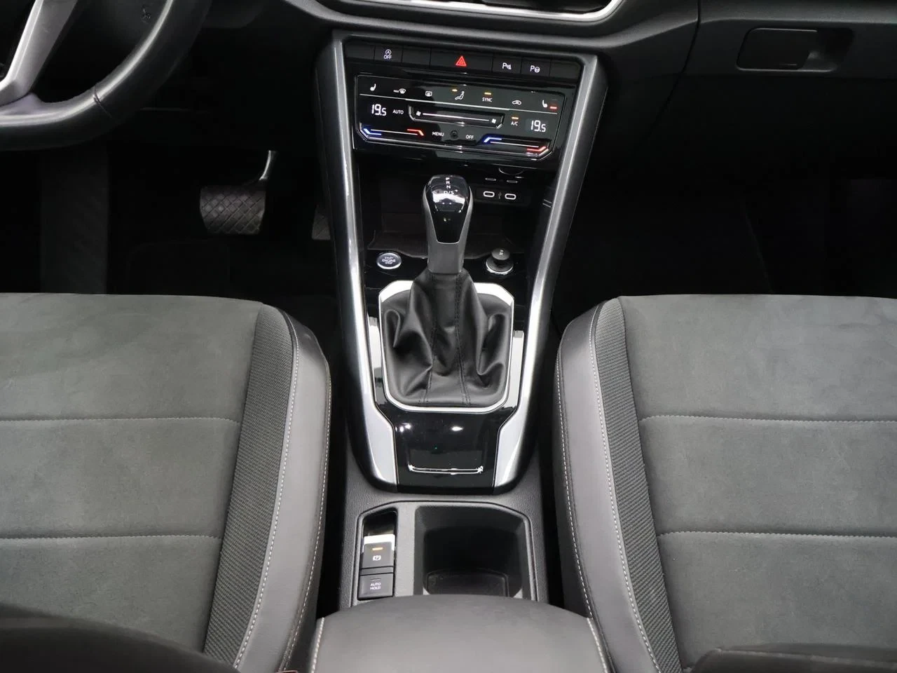 Volkswagen-T-Roc-image-18