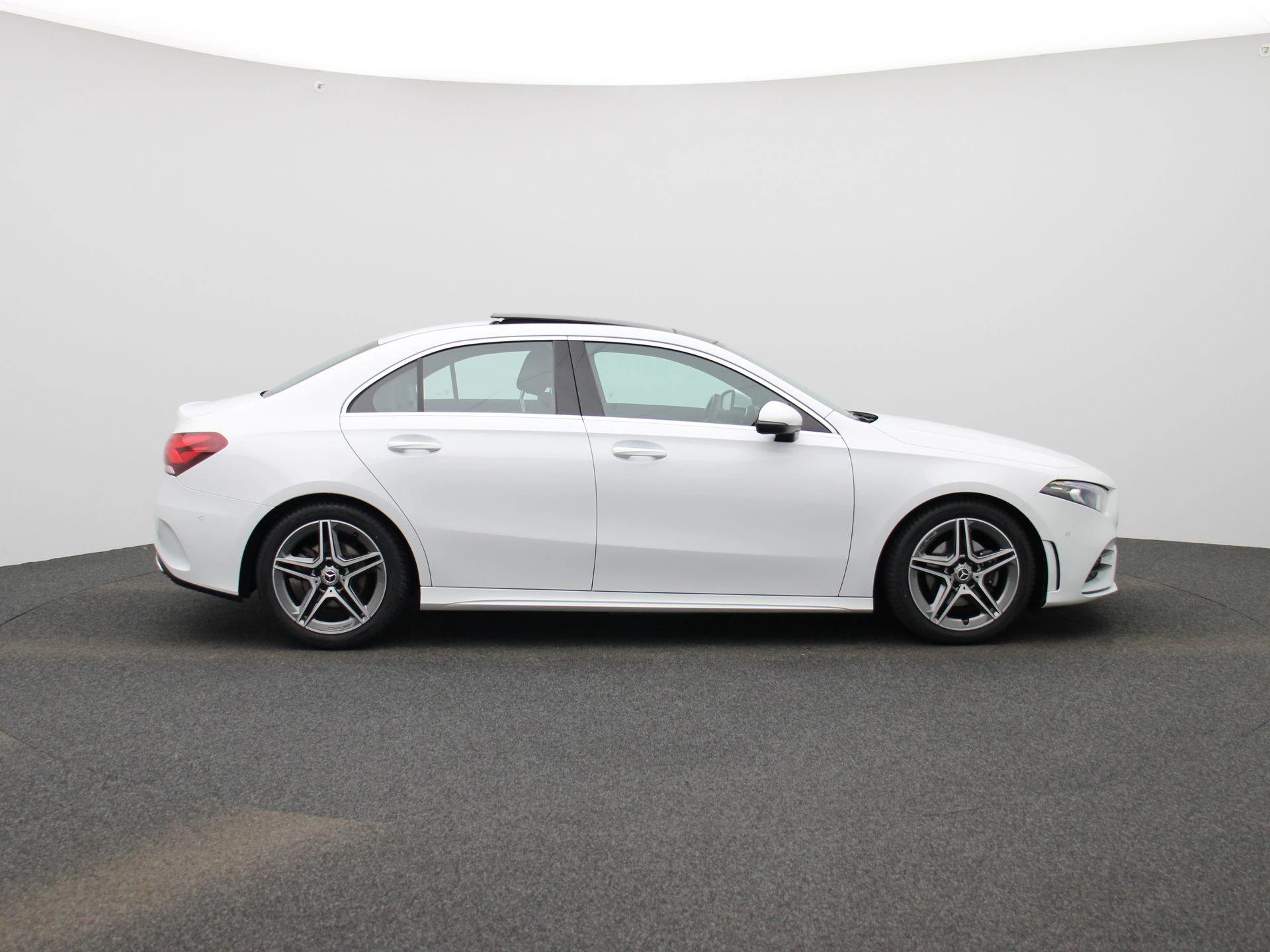 Mercedes-Benz-A-Klasse-image-6