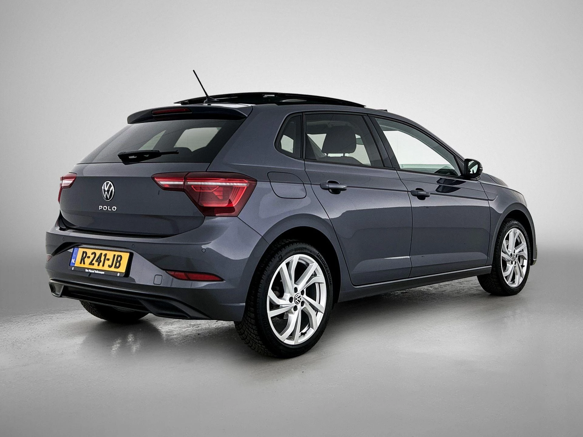 Volkswagen-Polo-image-3