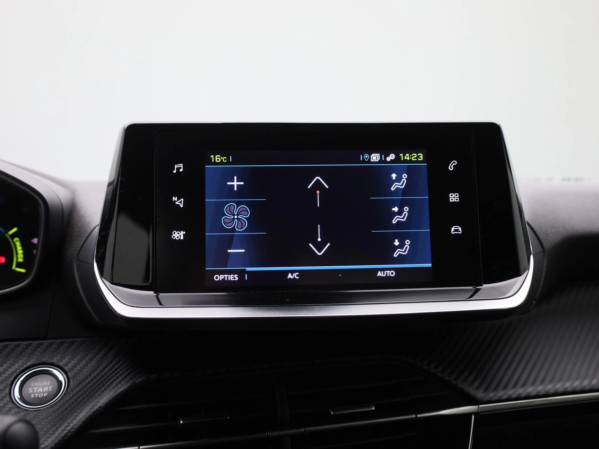 Peugeot-e-2008-image-16