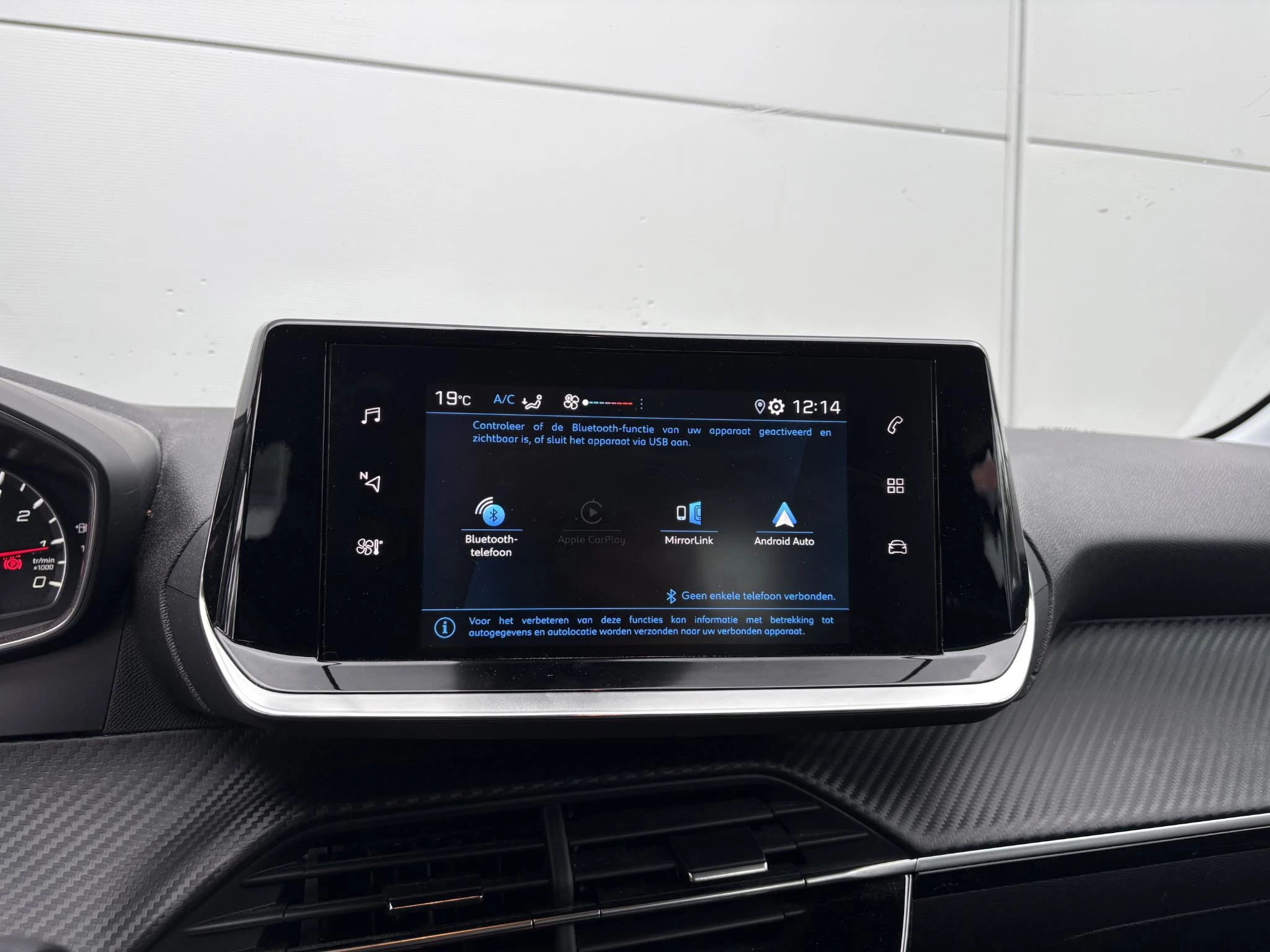Peugeot-208-image-18