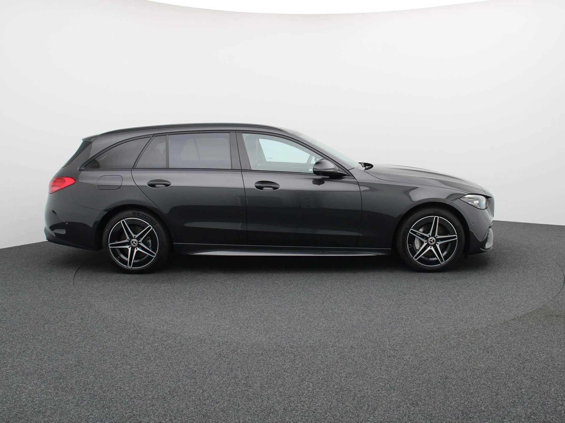 Mercedes-Benz-C-Klasse-image-5